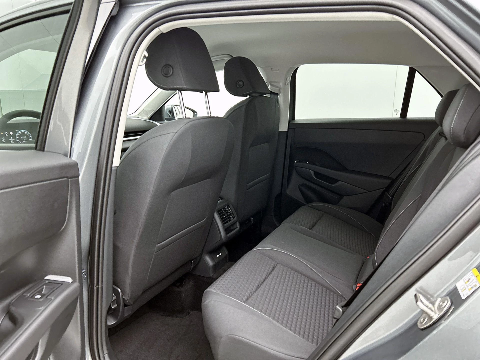 Volkswagen-T-Roc-image-19