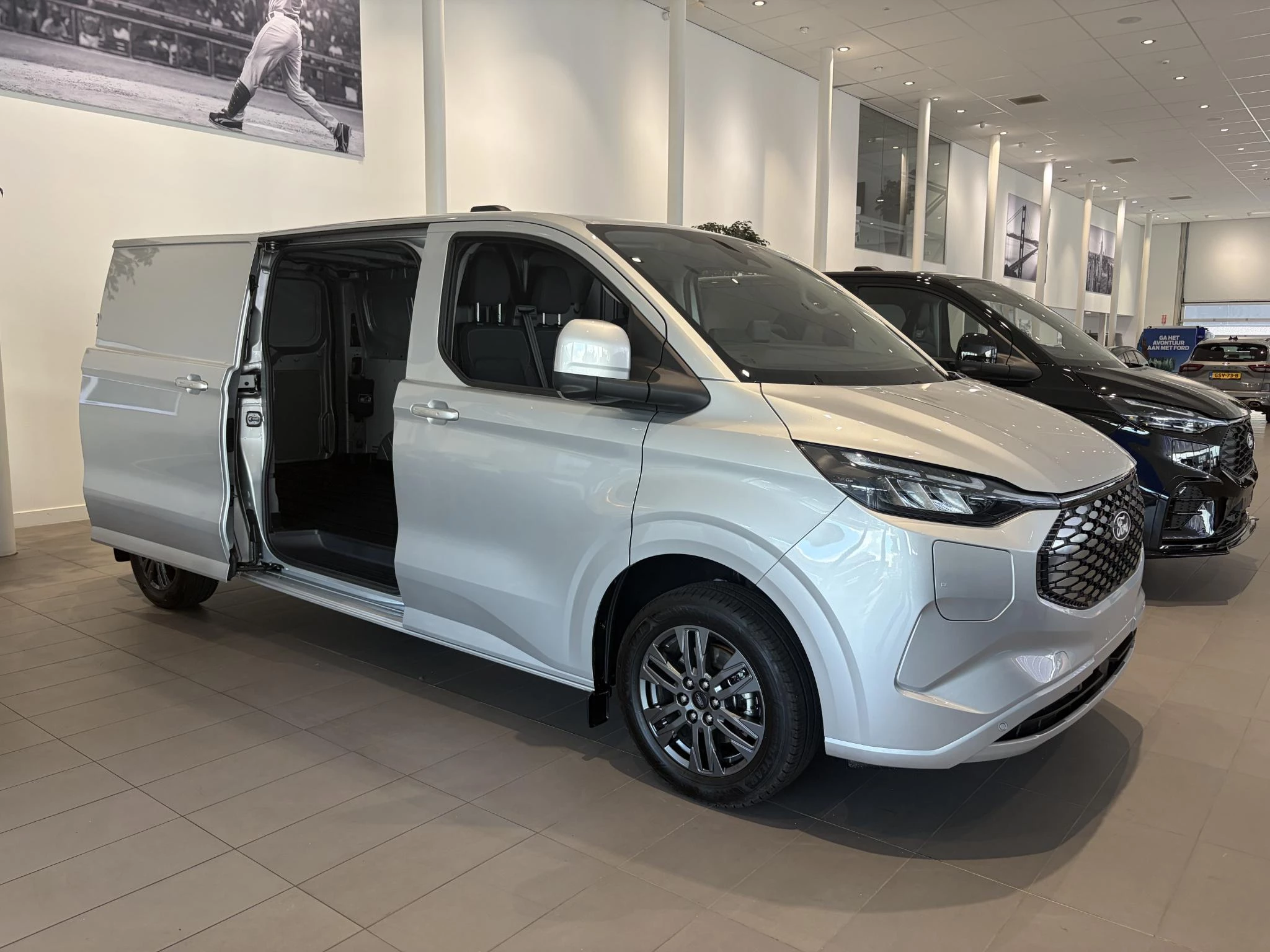 Ford E-Transit Custom 340 L2H1 Limited 71 kWh