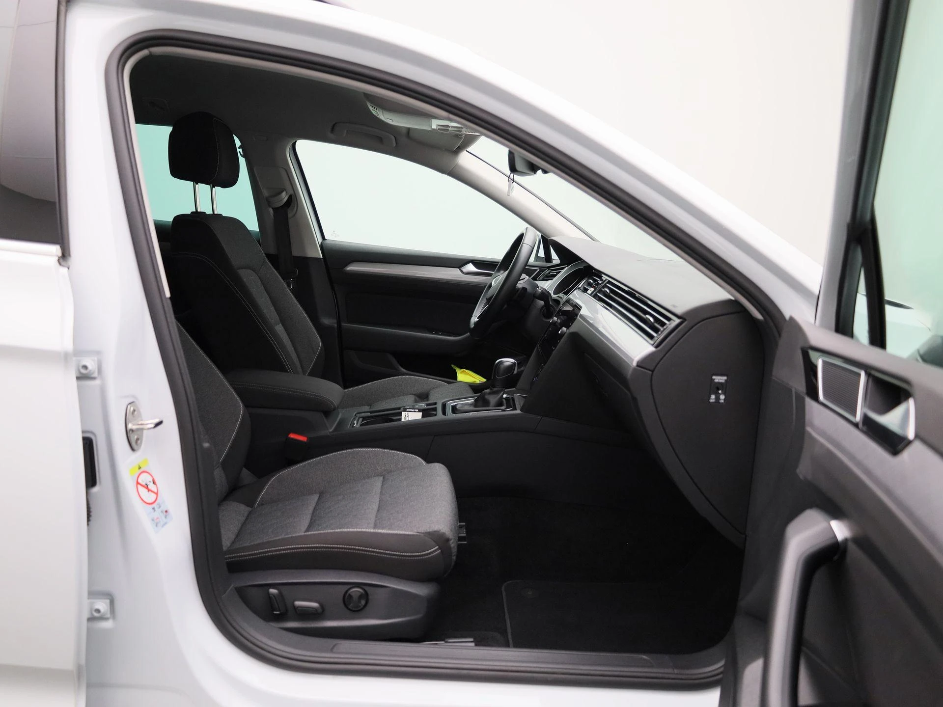 Volkswagen-Passat-image-36