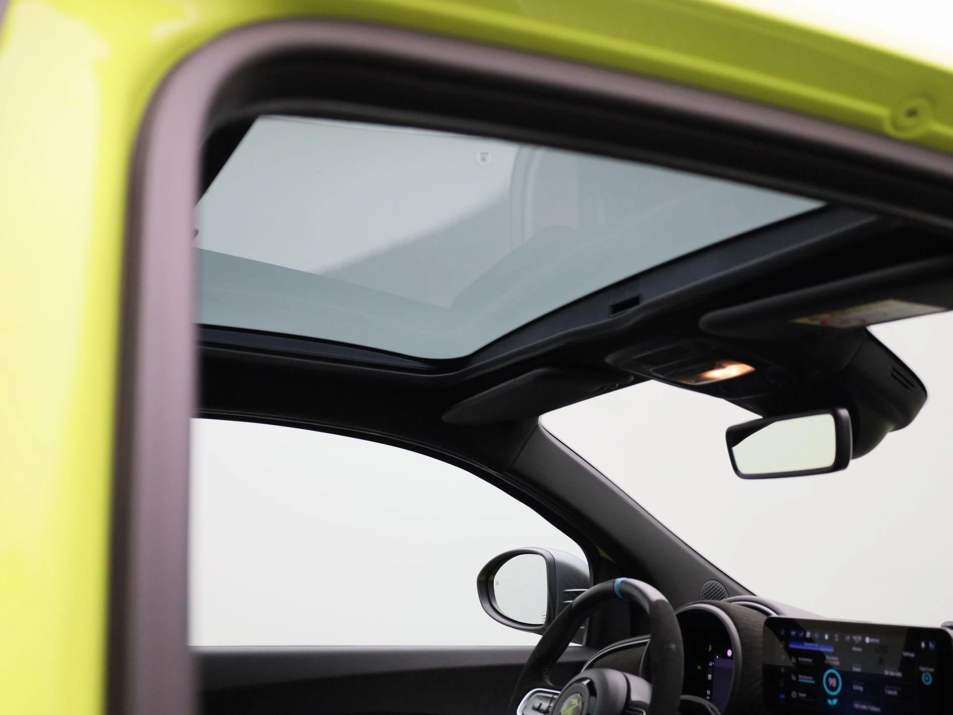 Abarth-500C-image-34