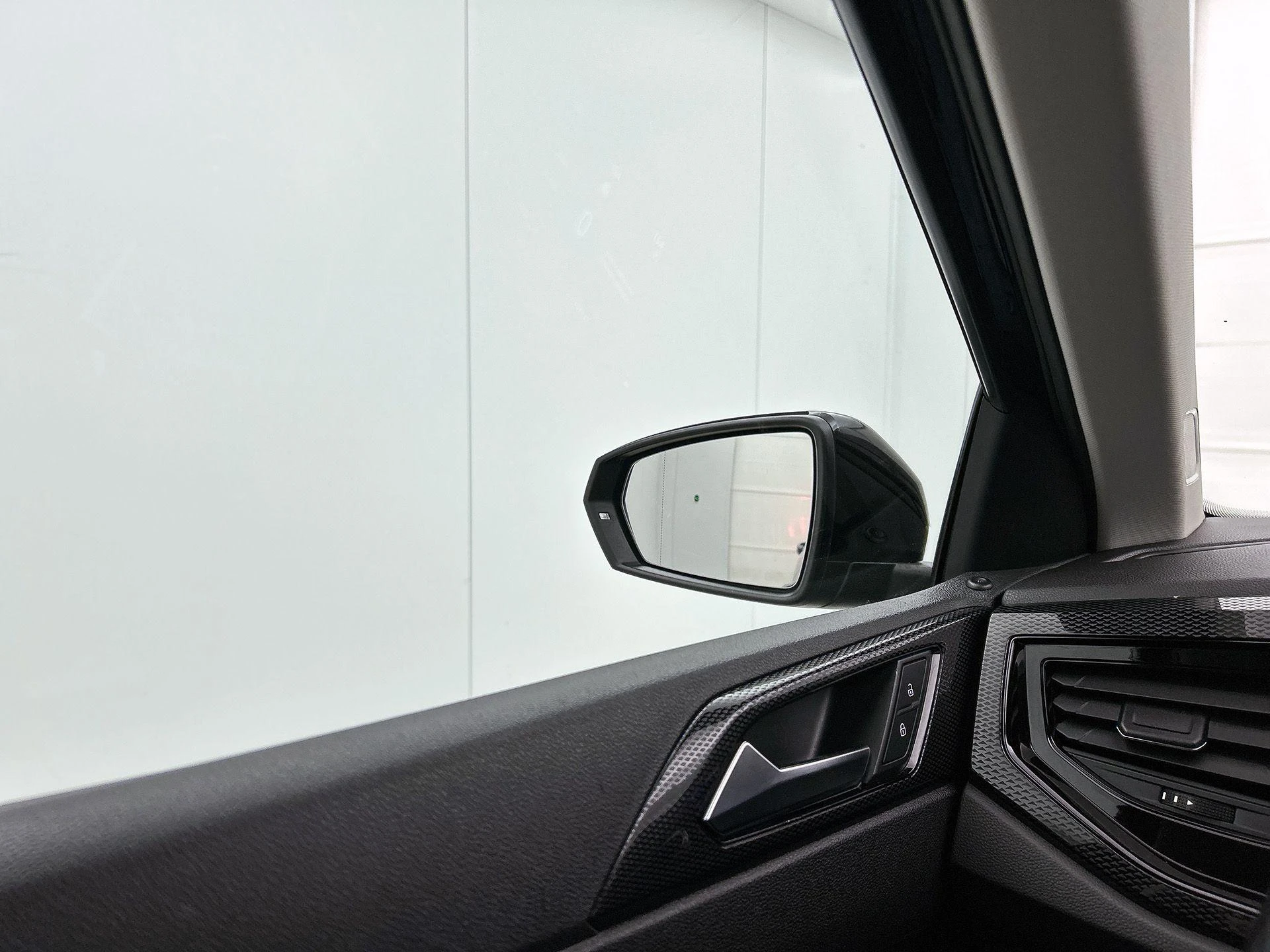 Volkswagen-Polo-image-23