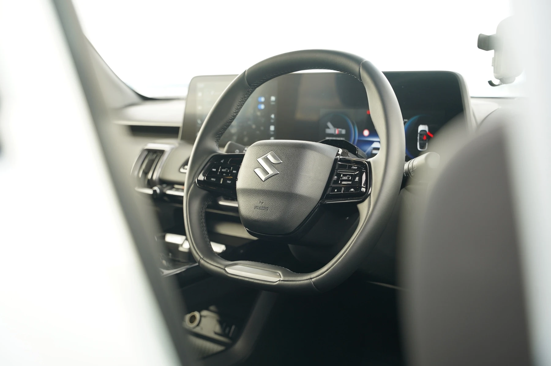Suzuki-e Vitara-image-15