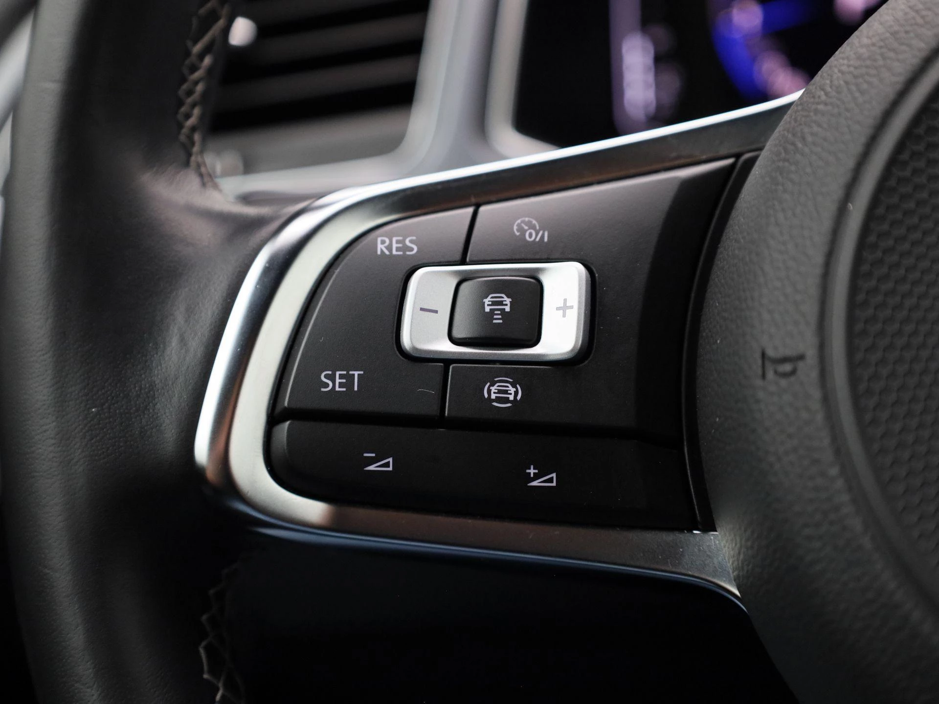 Volkswagen-T-Roc-image-24