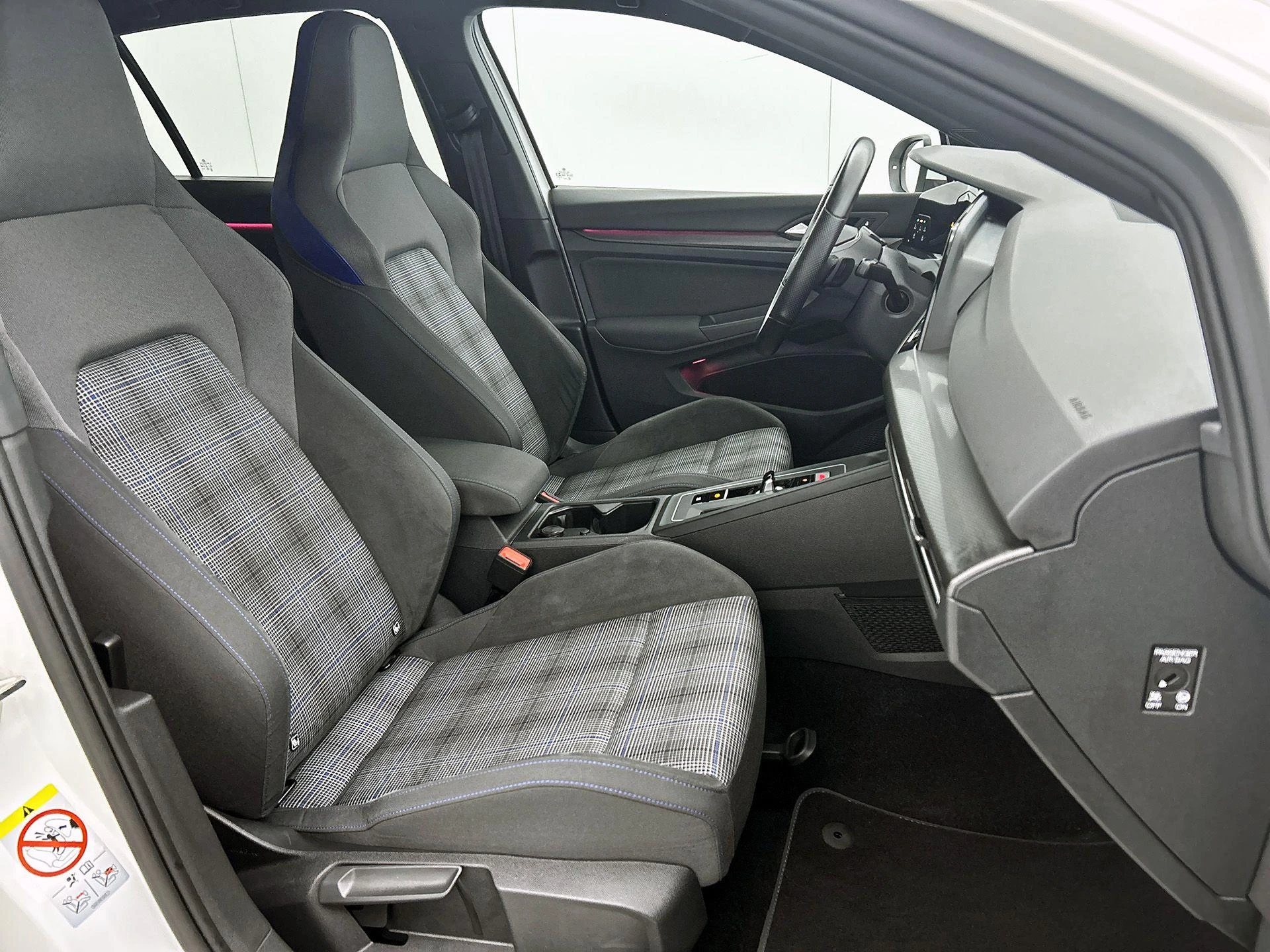 Volkswagen-Golf-image-37