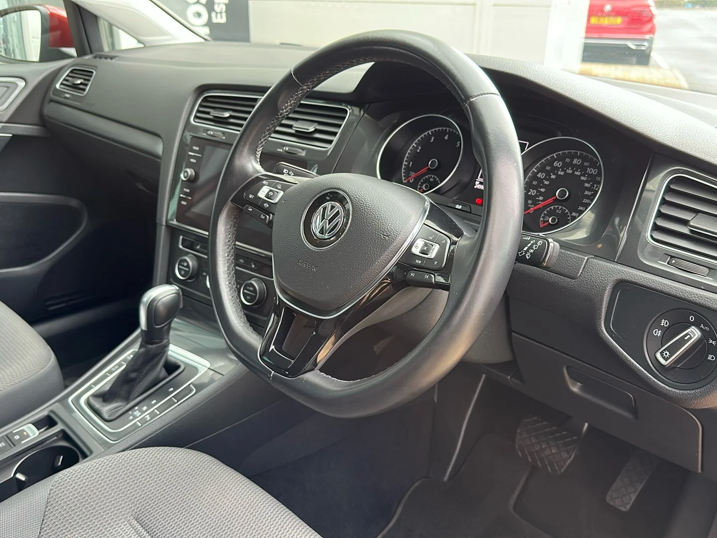 Volkswagen-Golf-image-19