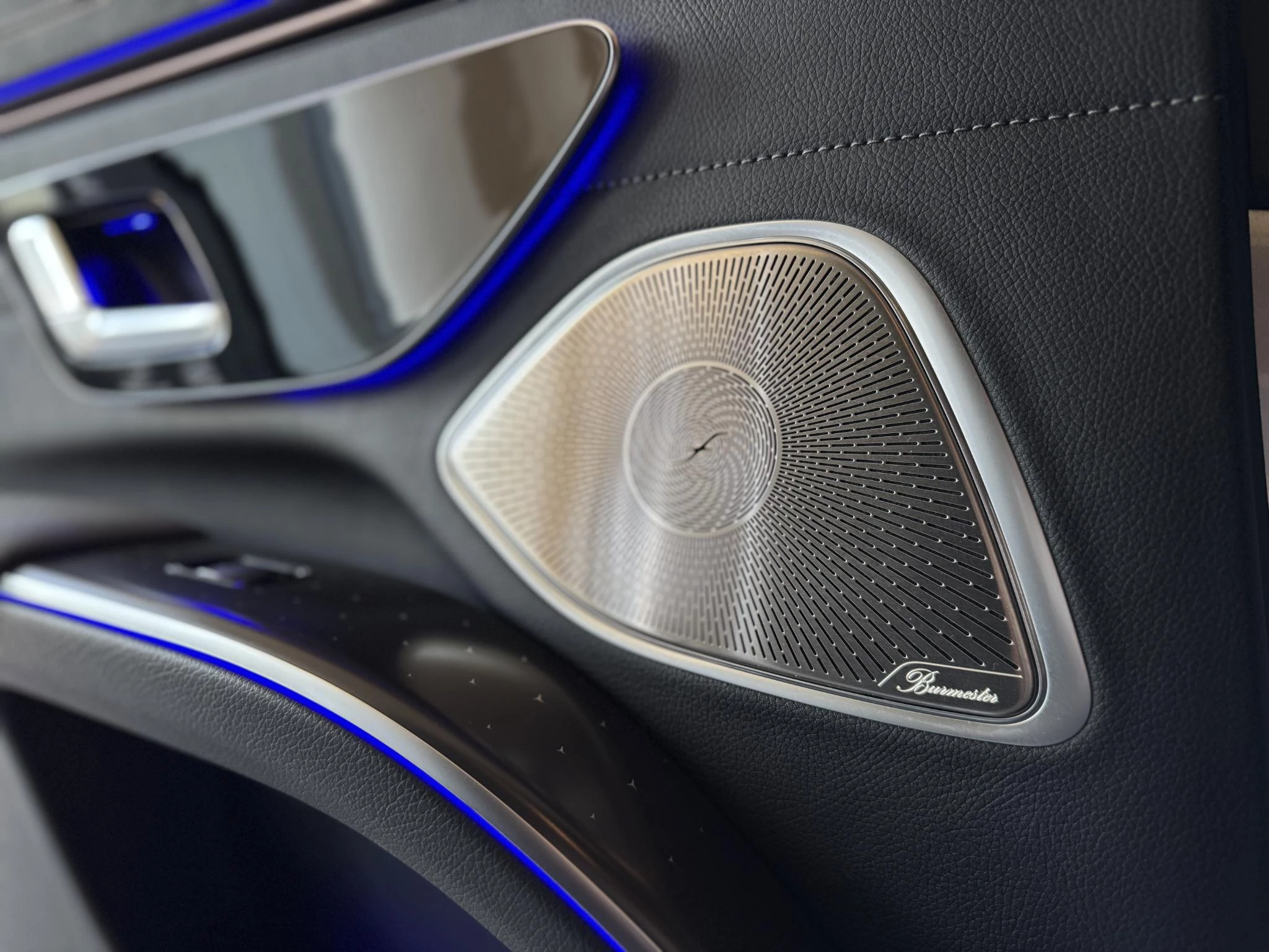 Mercedes-Benz-EQS-image-26
