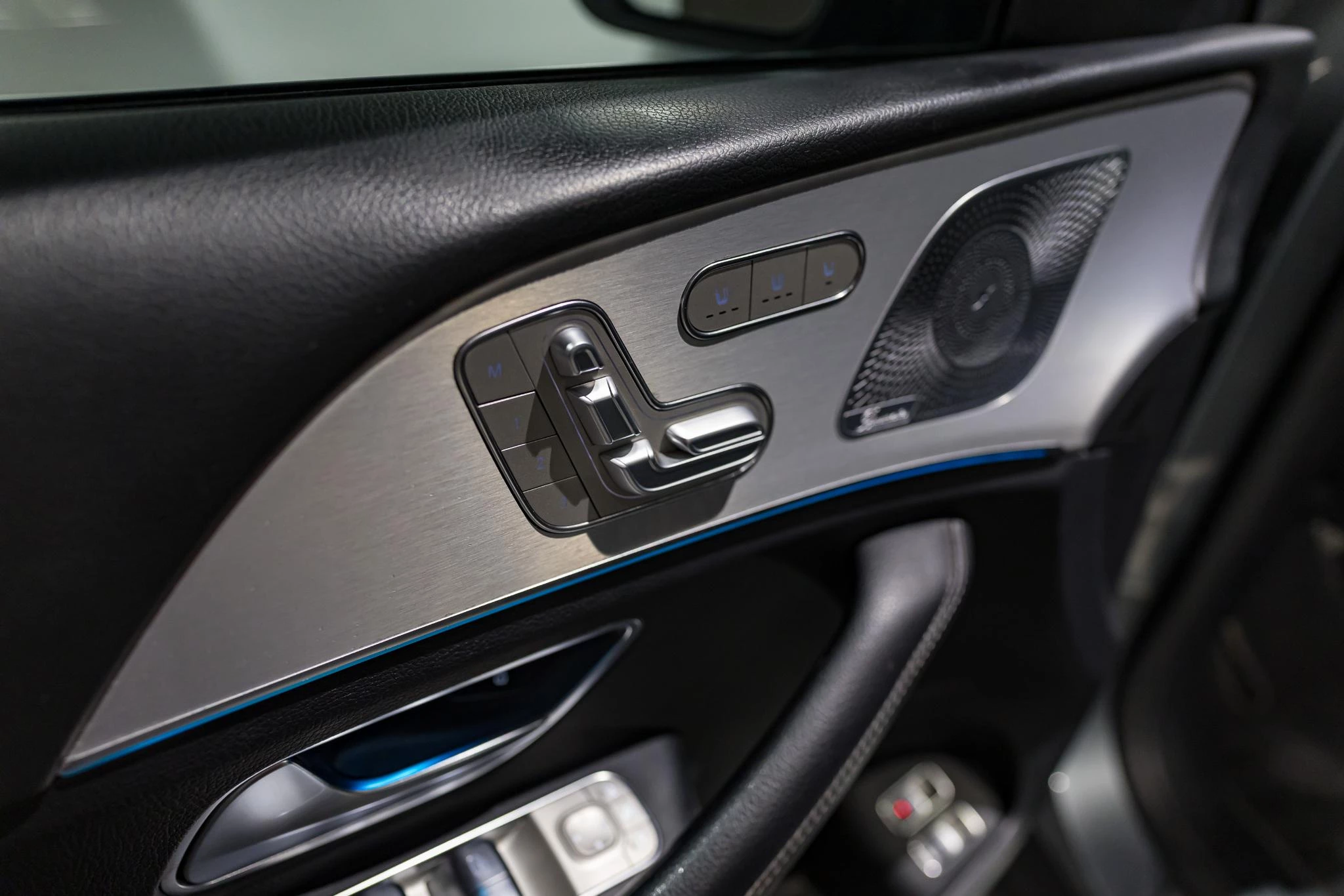 Mercedes-Benz-GLS-image-33
