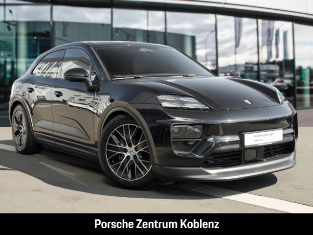 Porsche Macan 4 -