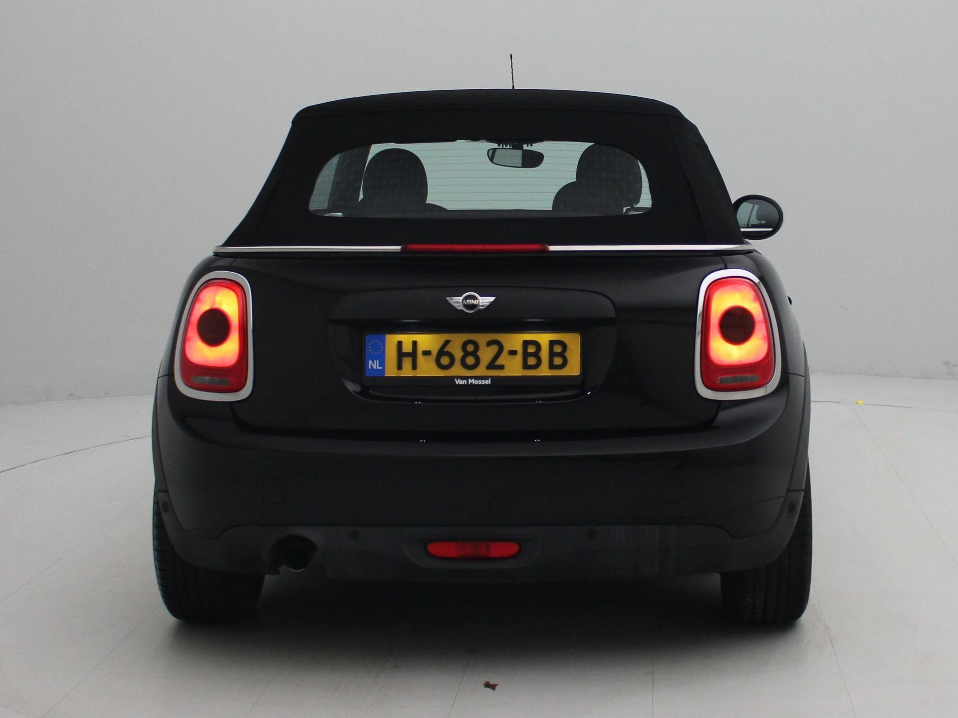 MINI-One Cabrio-image-4