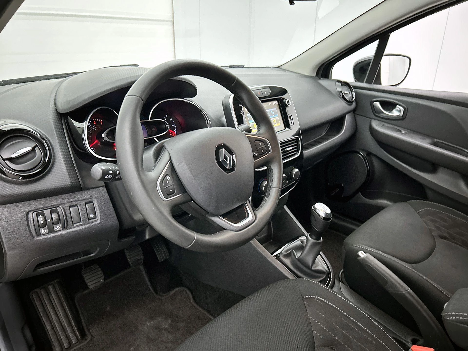Renault-Clio-image-11