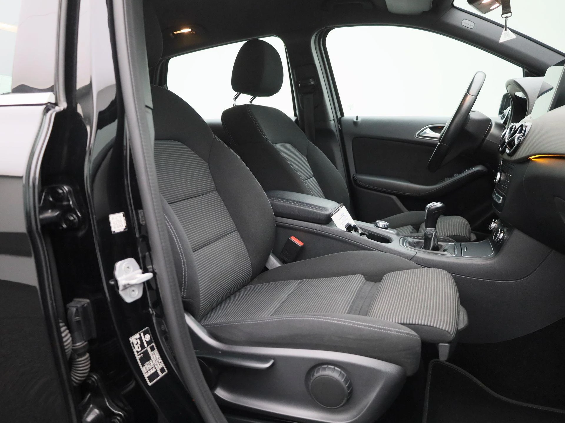 Mercedes-Benz-B-Klasse-image-30