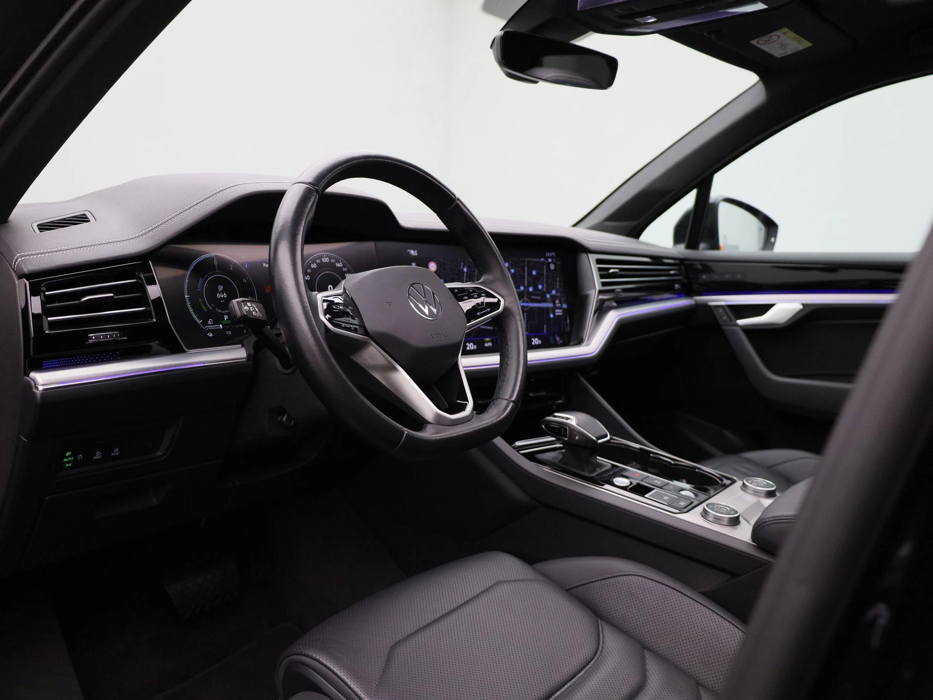 Volkswagen-Touareg-image-41