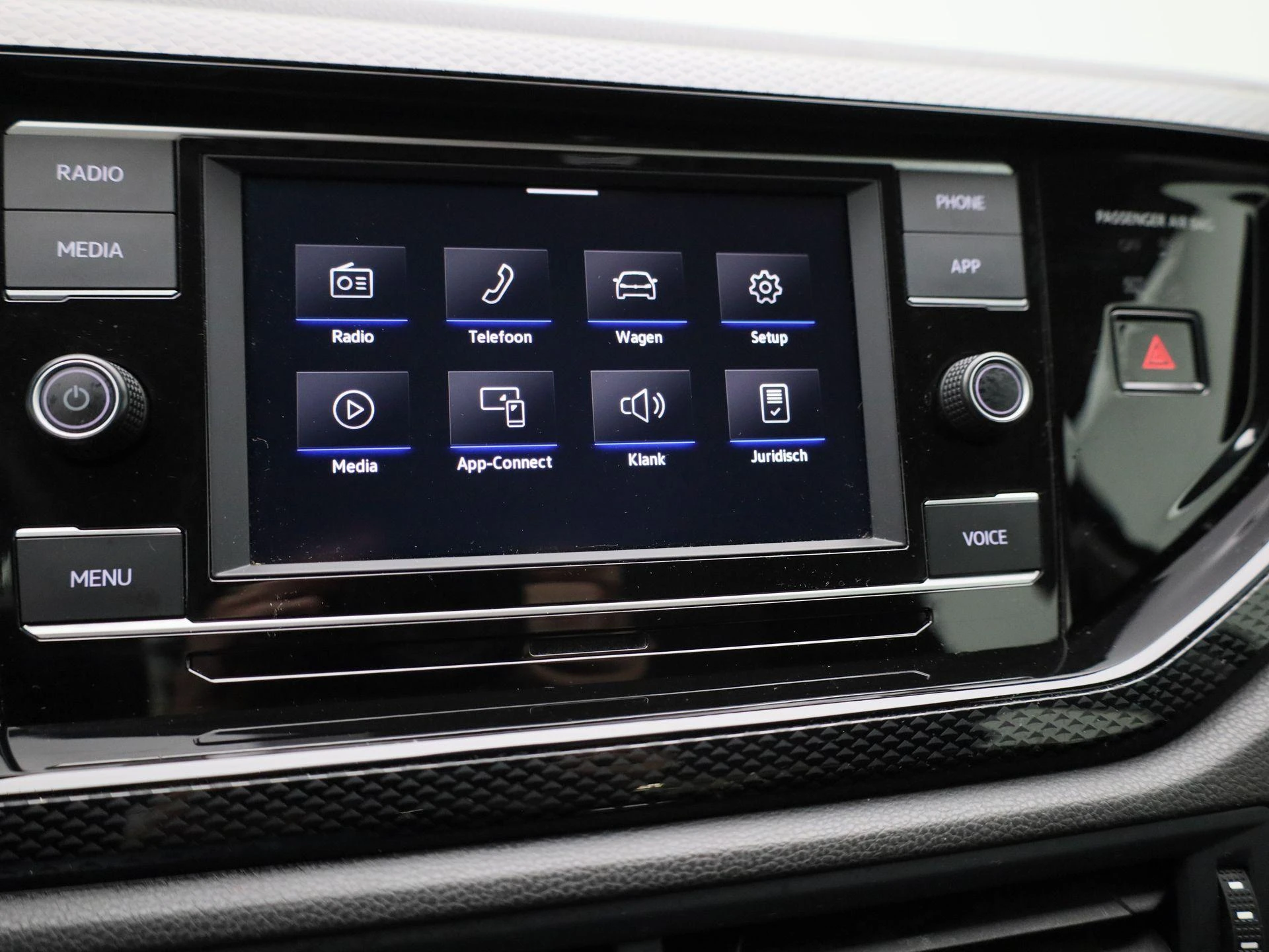 Volkswagen-Polo-image-27