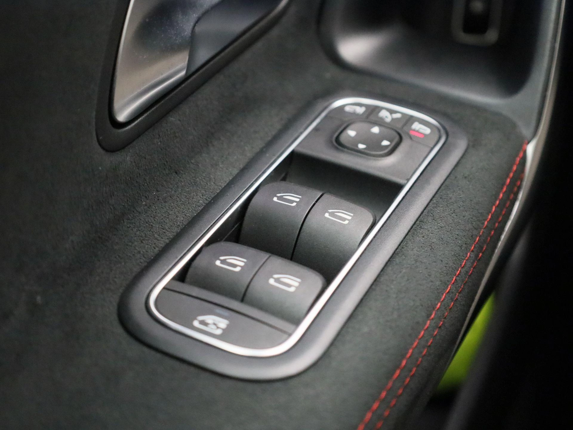 Mercedes-Benz-CLA-image-30