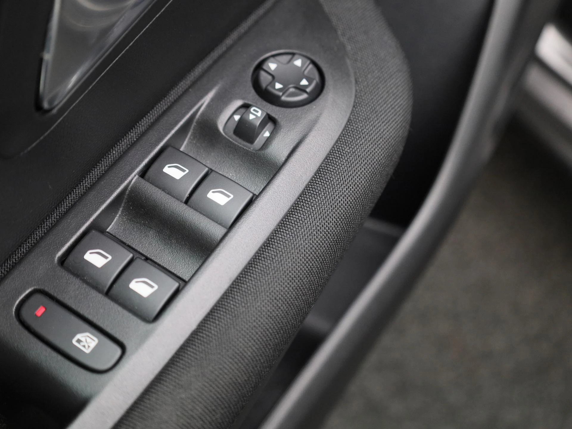 Peugeot-208-image-28