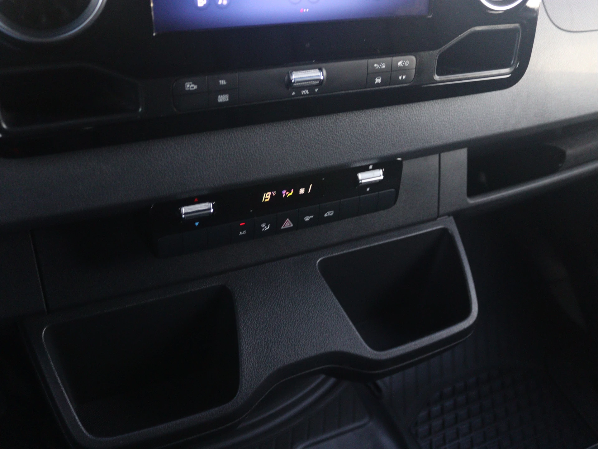Mercedes-Benz-Sprinter-image-10