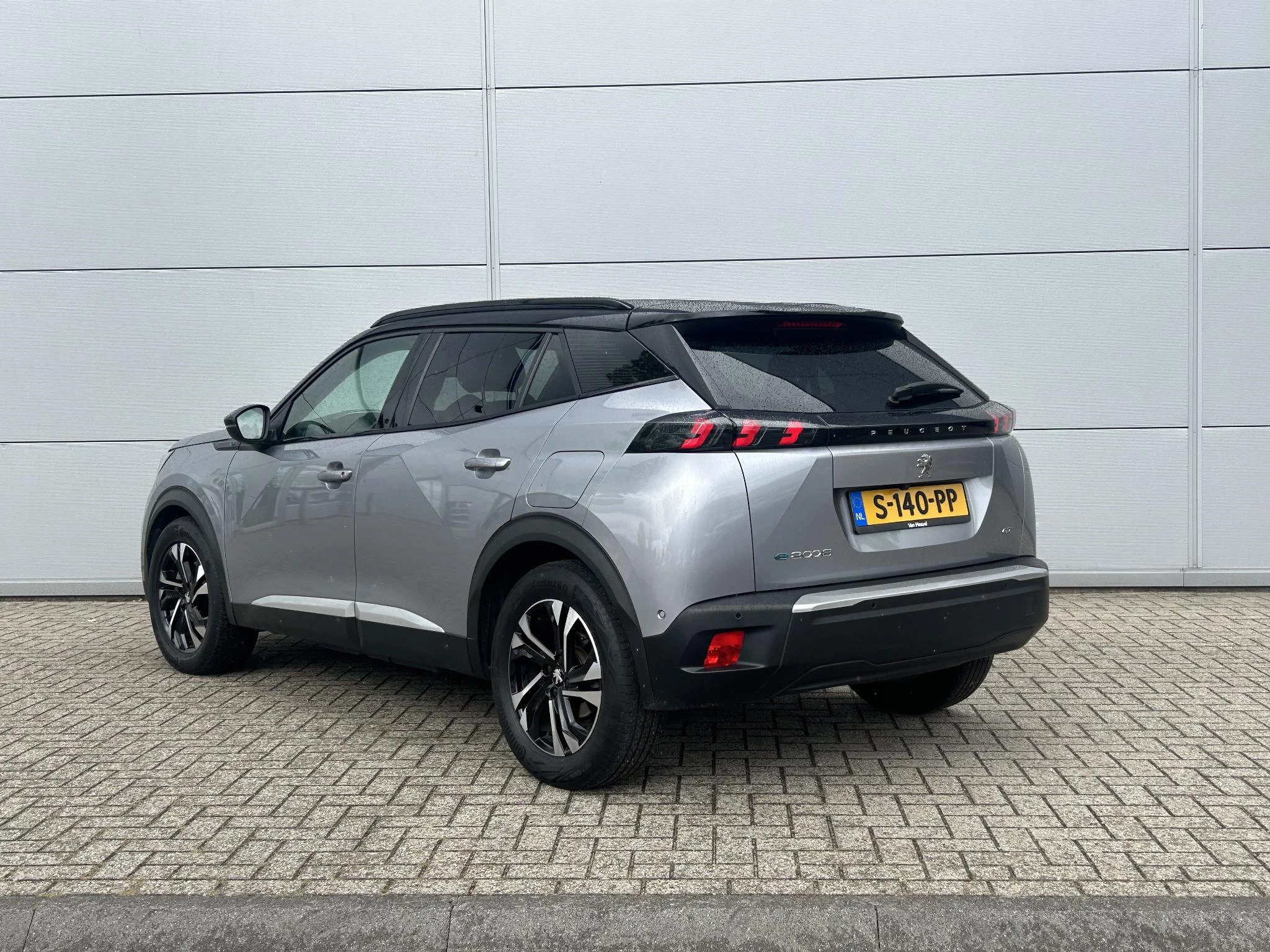 Peugeot e-2008 EV GT 50 kWh