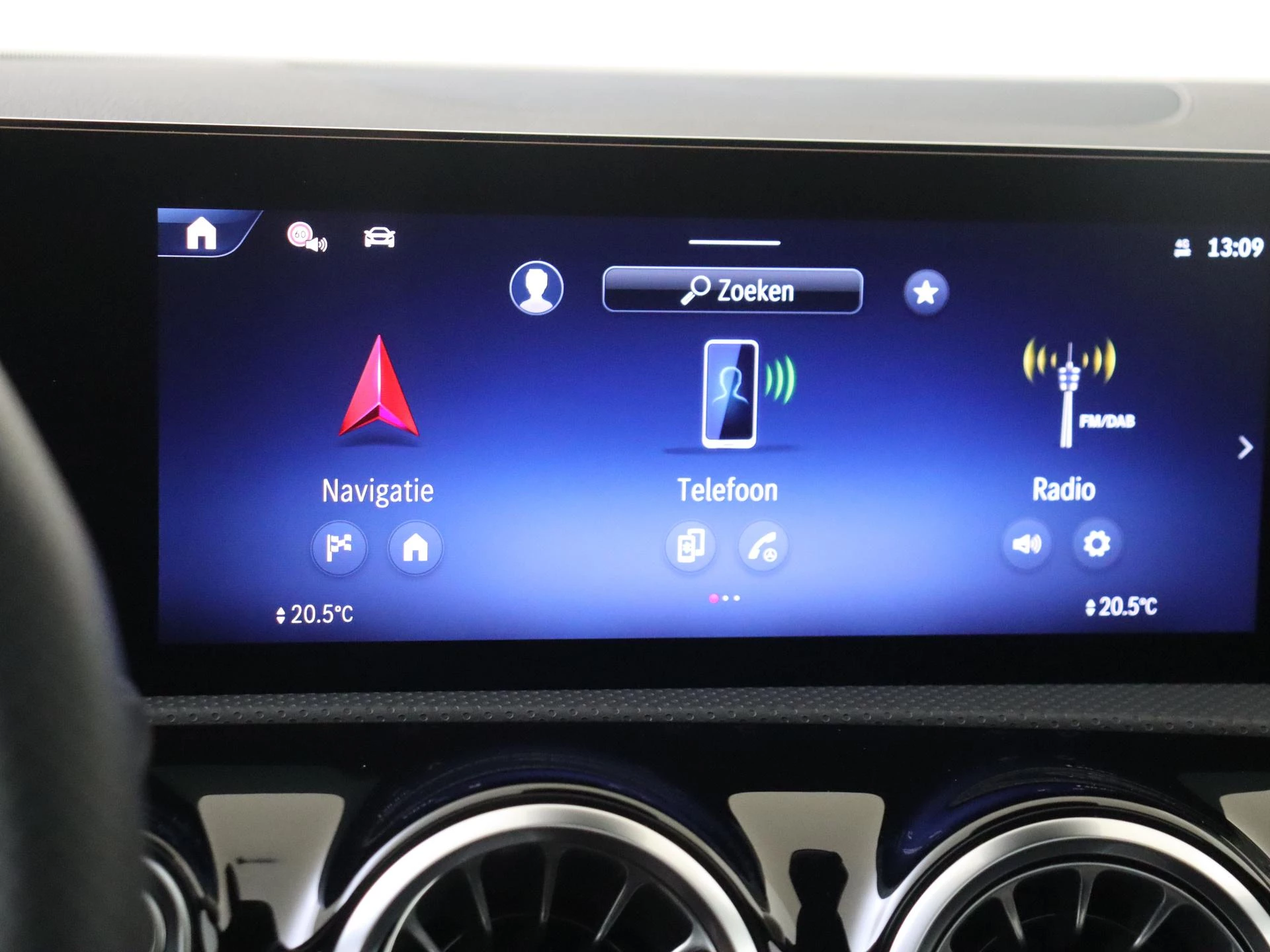 Mercedes-Benz-CLA-image-15