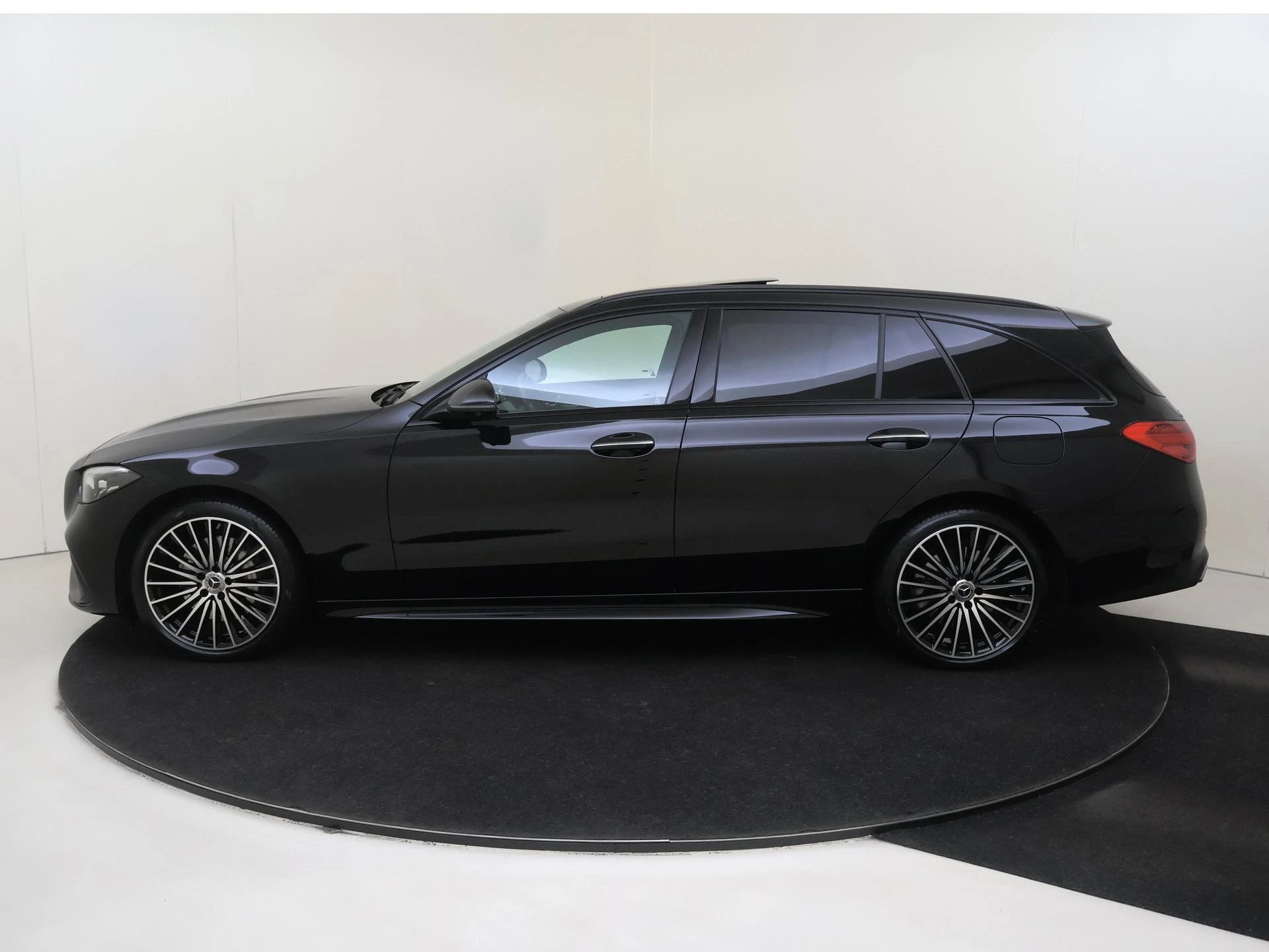 Mercedes-Benz-C-Klasse-image-8