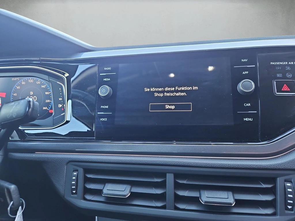 Volkswagen-Polo-image-9