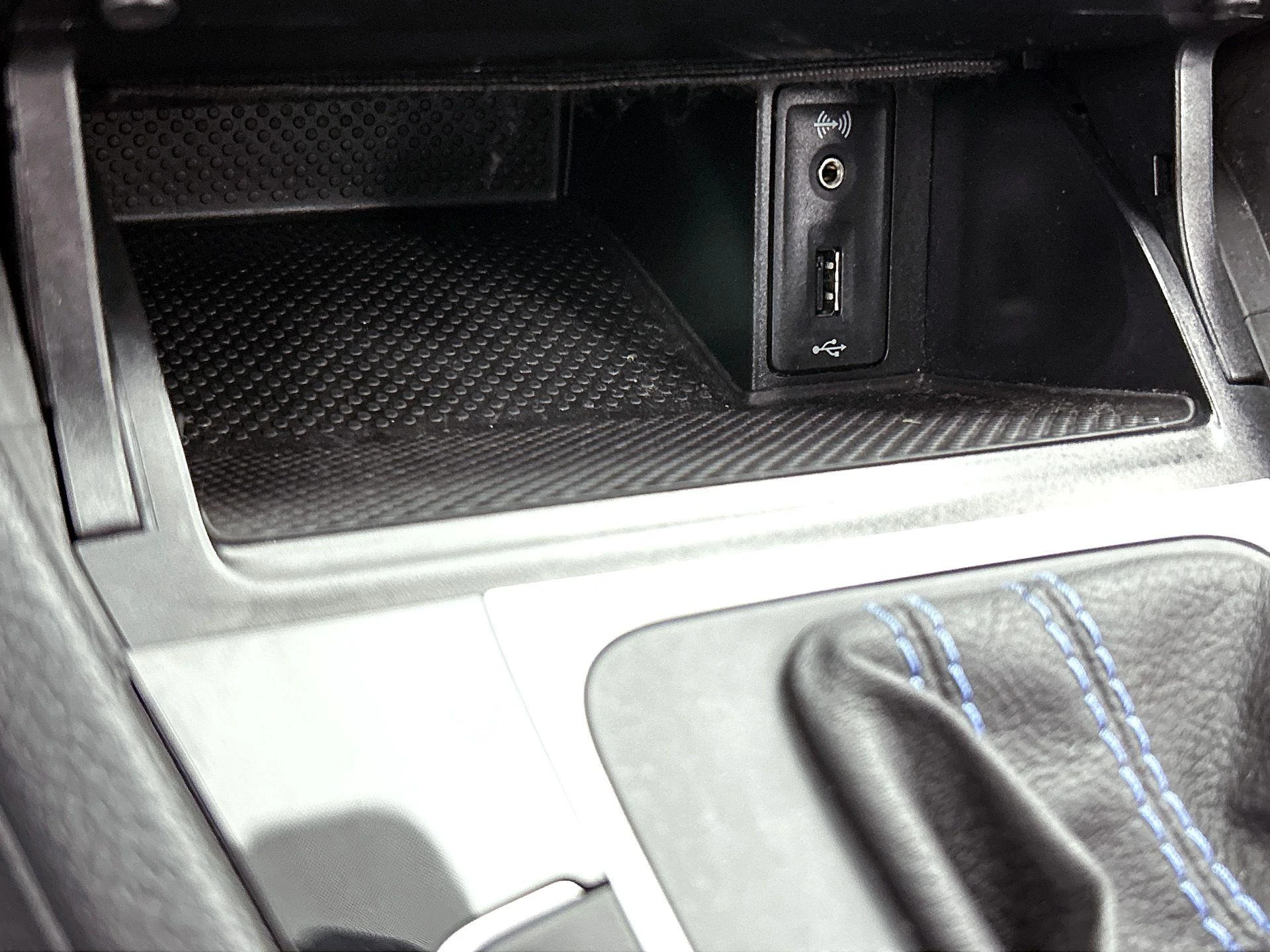 Volkswagen-Golf-image-29