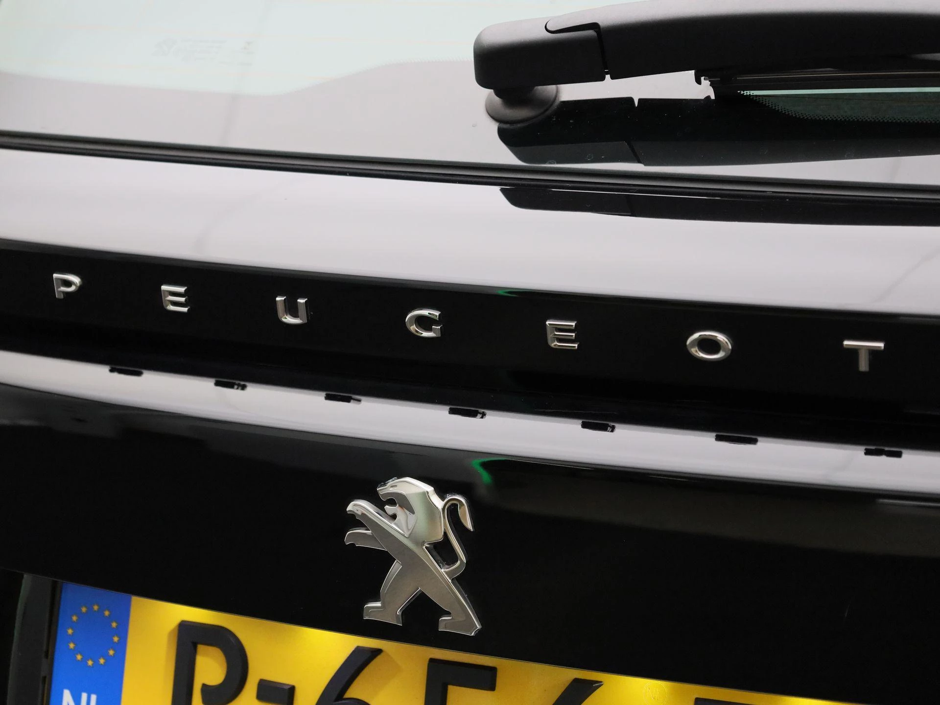 Peugeot e-2008 EV Active 50 kWh
