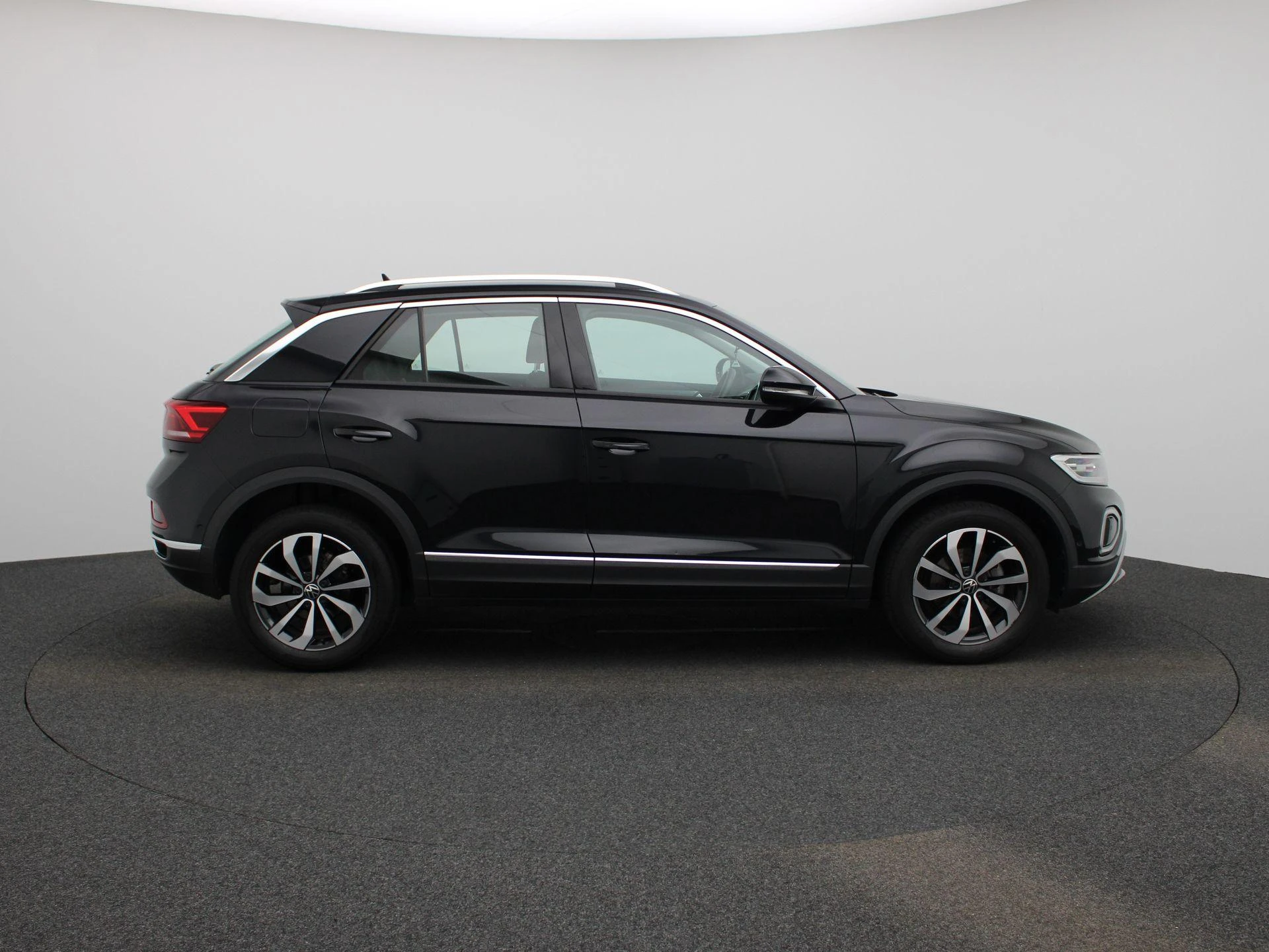 Volkswagen-T-Roc-image-5