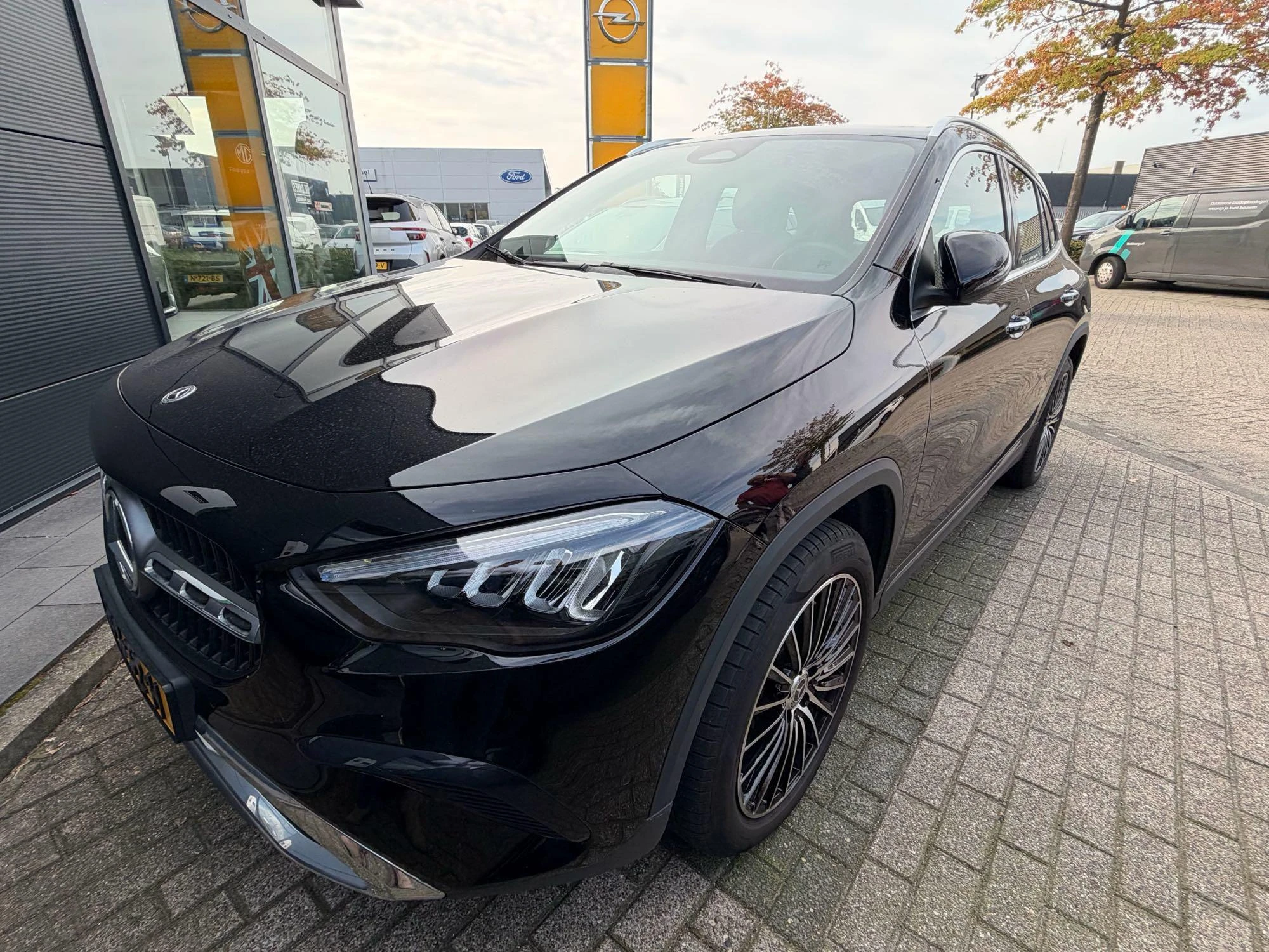 Mercedes-Benz-GLA-image-1