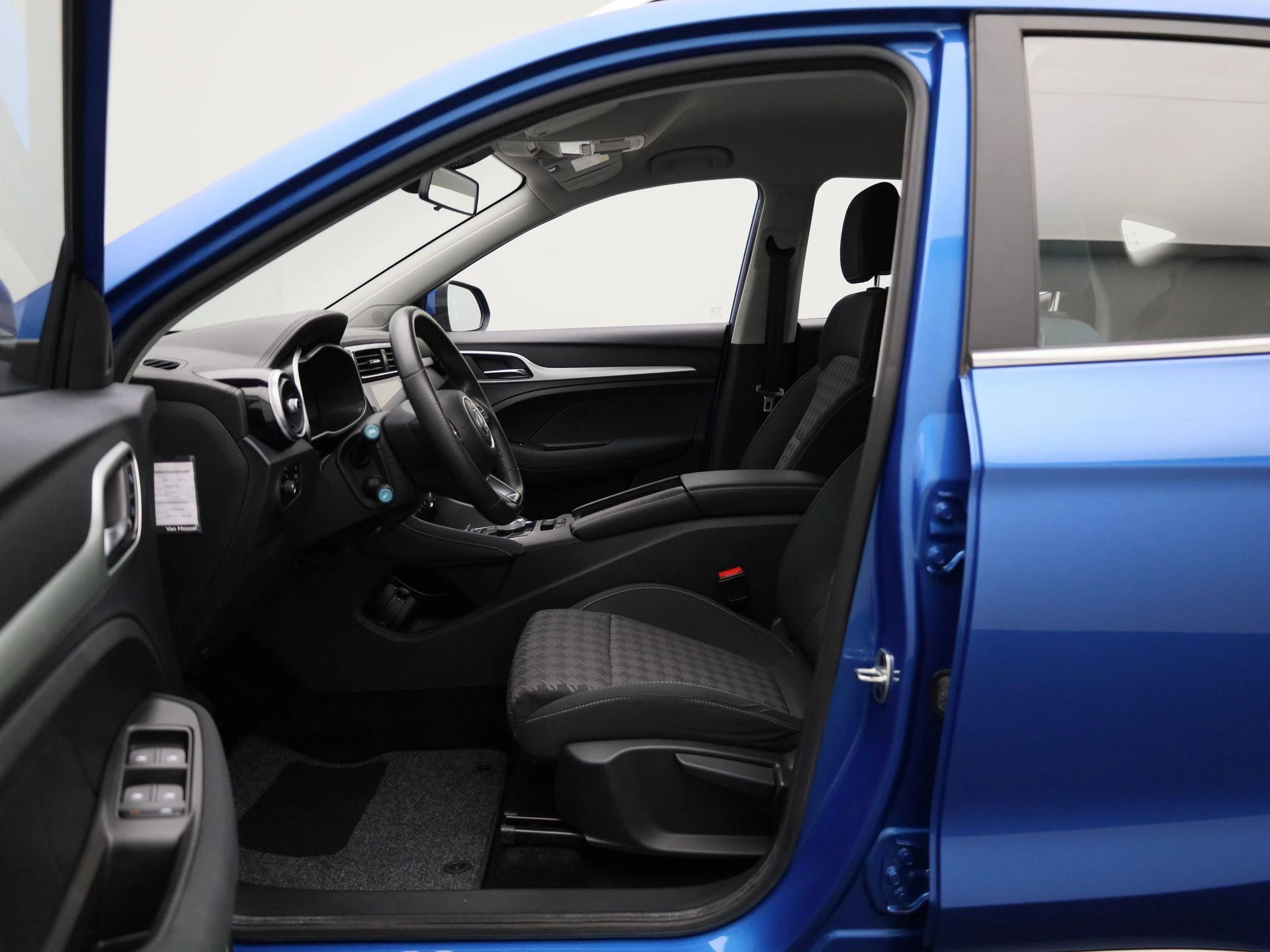 MG-ZS EV-image-8
