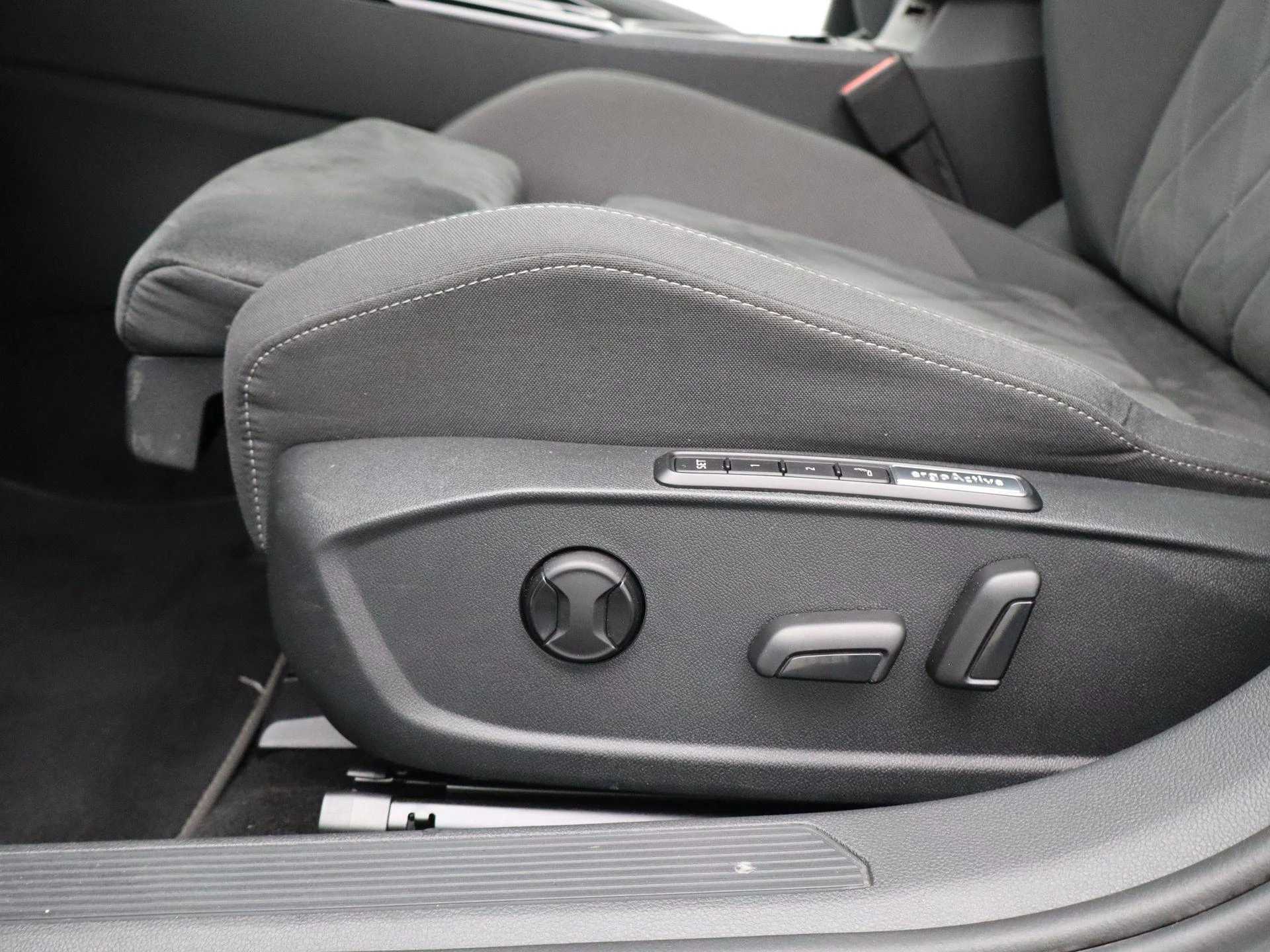Volkswagen Golf Variant 1.5 eTSI R-Line Business