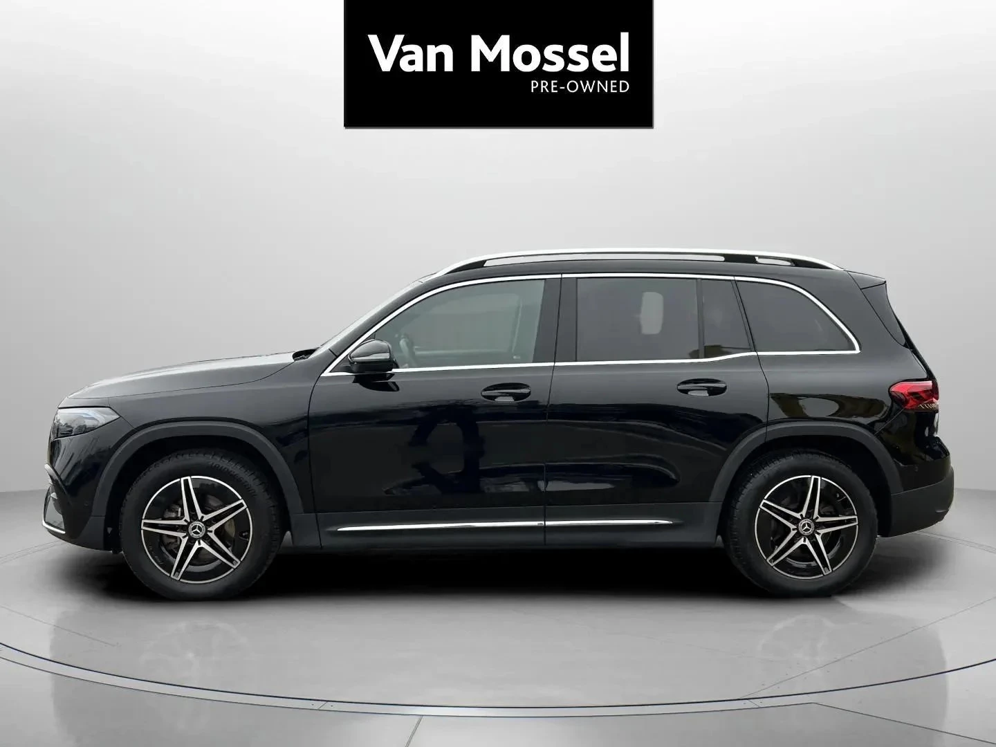 Mercedes-Benz-EQB-image-7