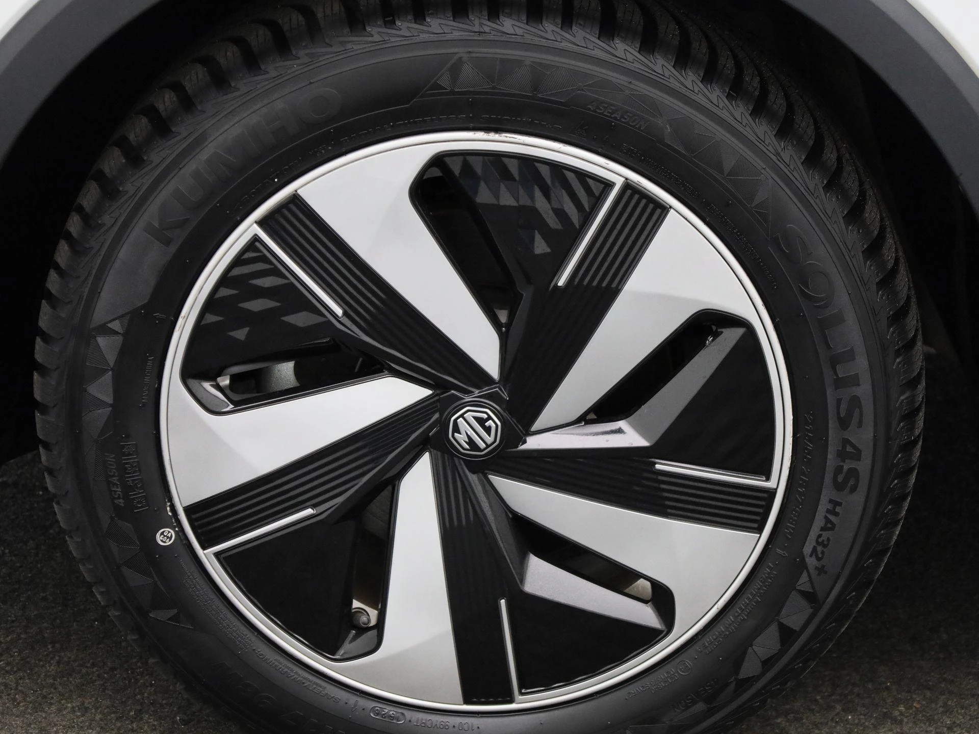 MG-ZS EV-image-13