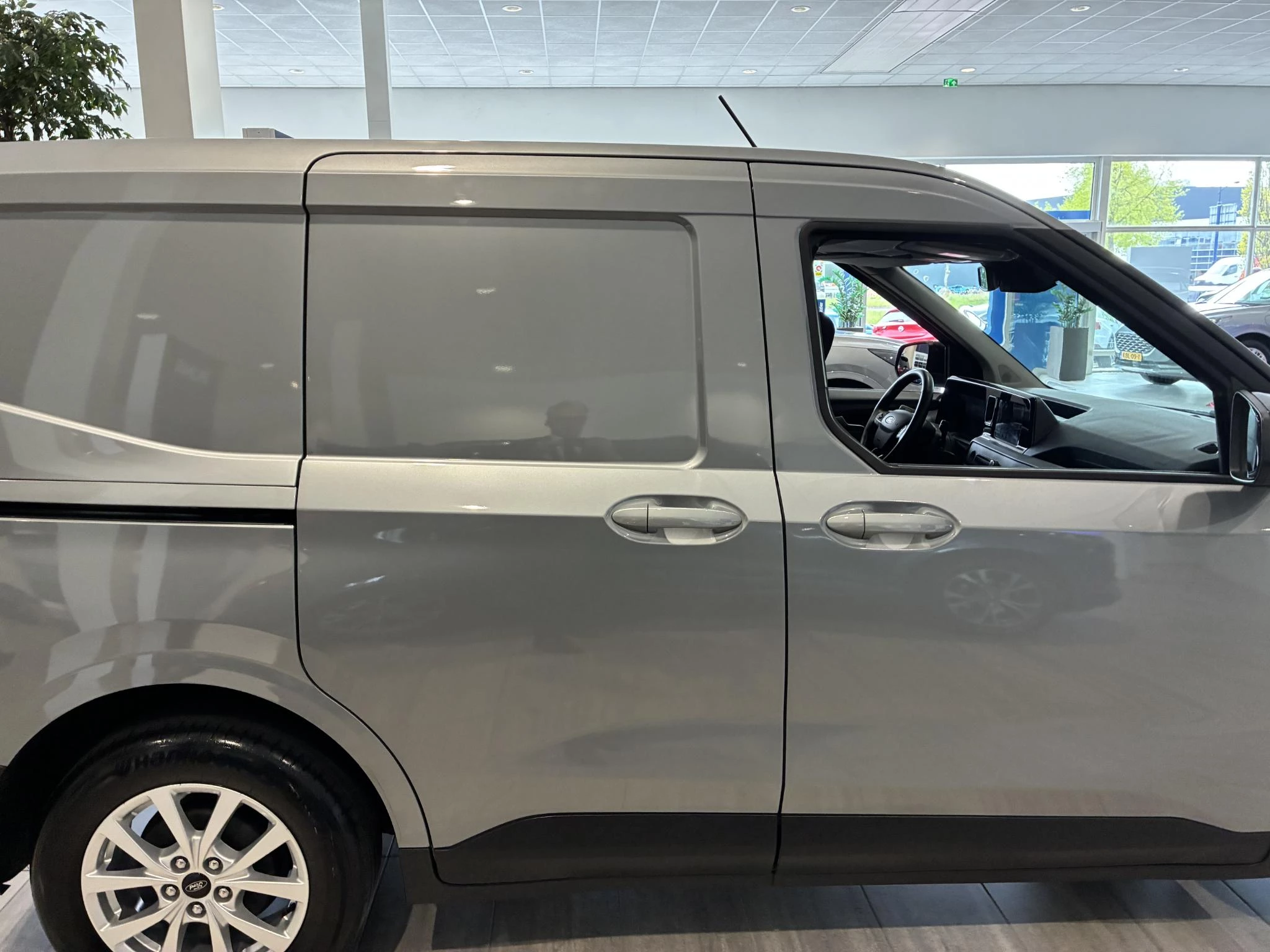 Ford-Transit Courier-image-5