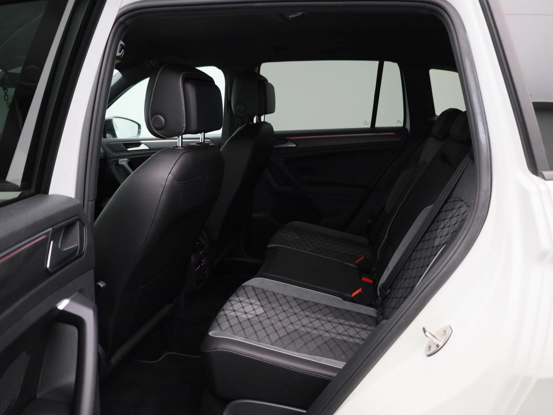 Volkswagen Tiguan 1.4 TSI eHybrid R-Line Business+ 245 PK|