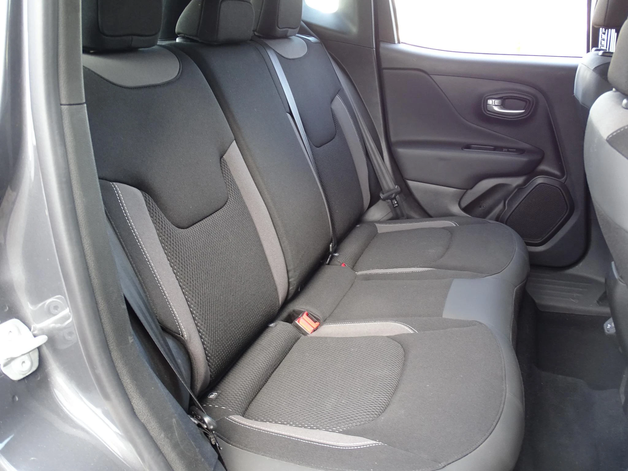Jeep-Renegade-image-14