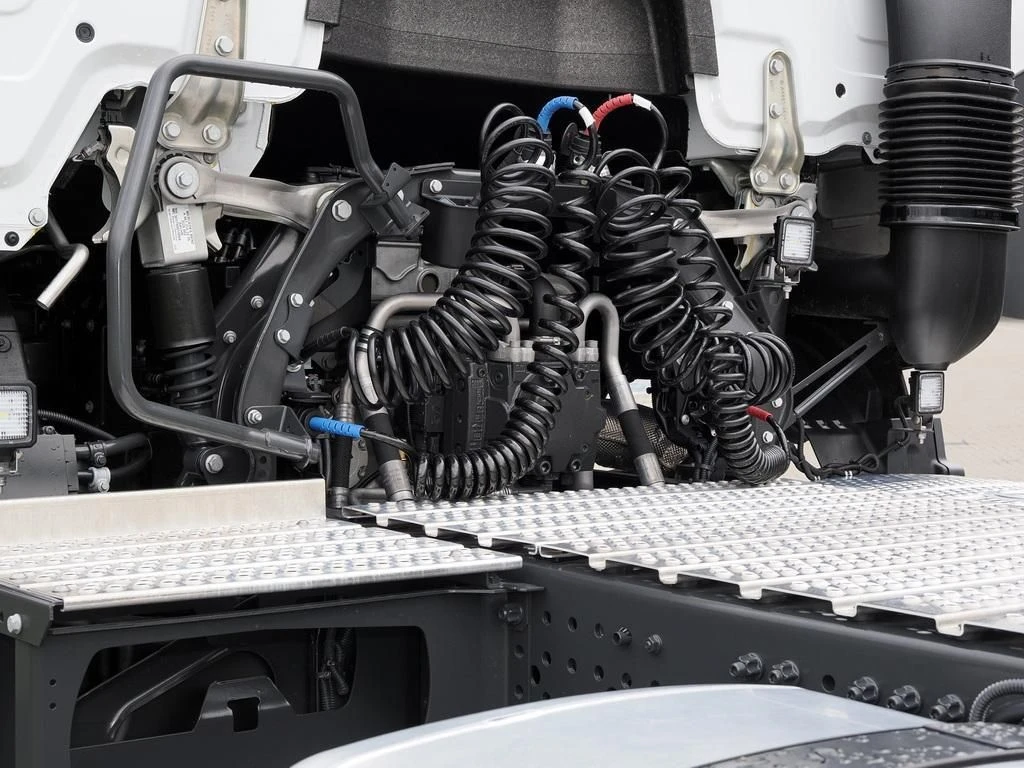 Mercedes-Benz--image-15
