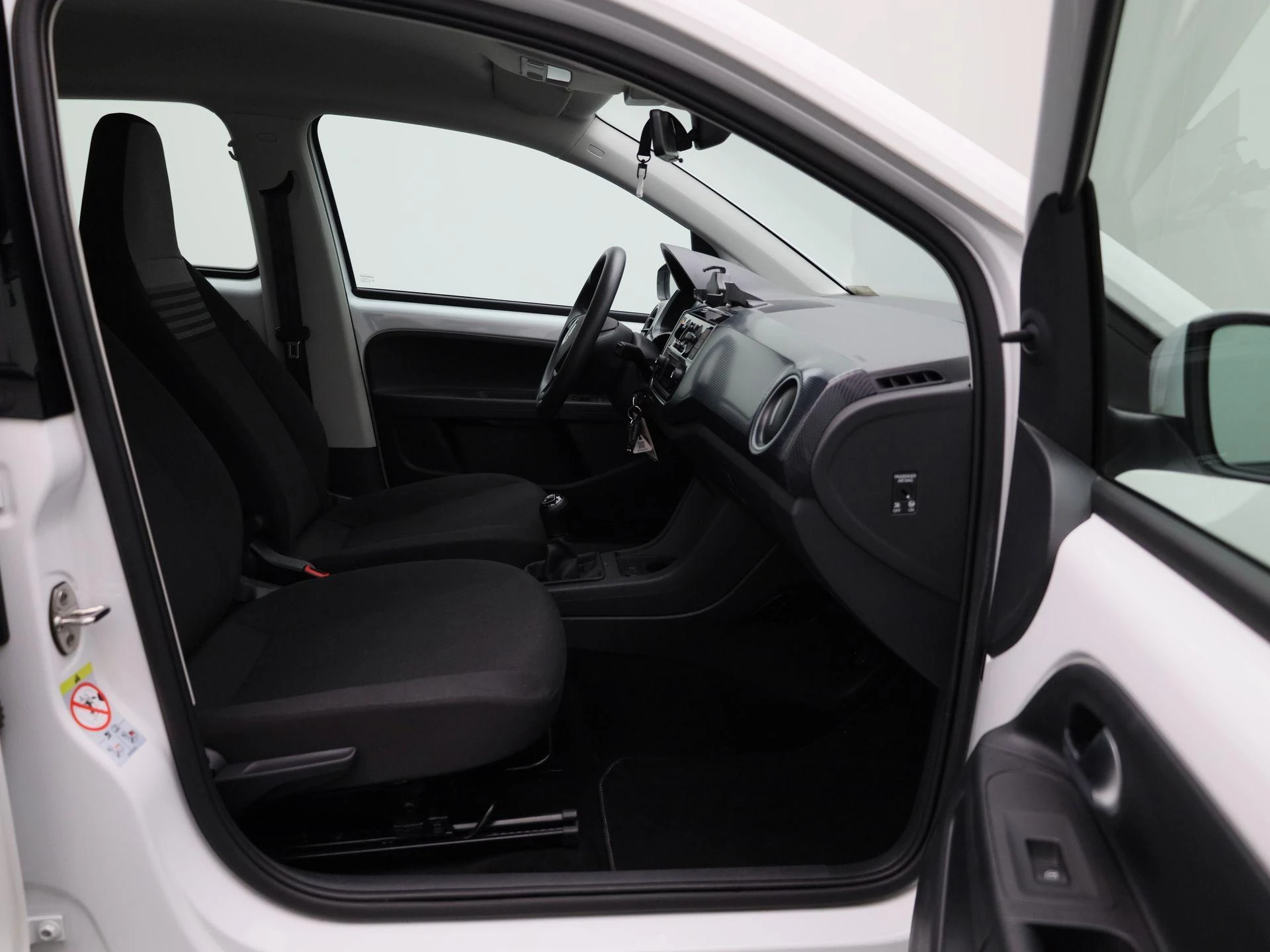 Volkswagen-up!-image-25