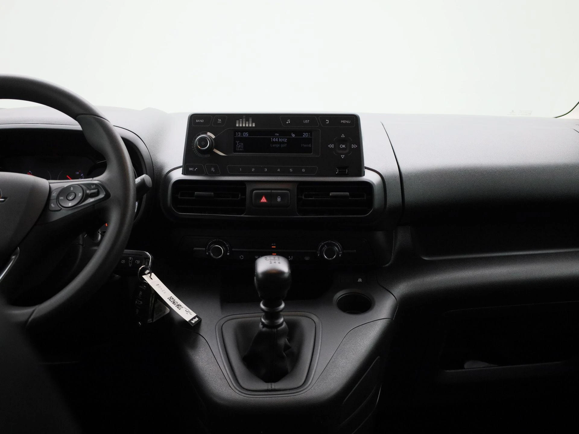 Opel-Combo Life-image-10