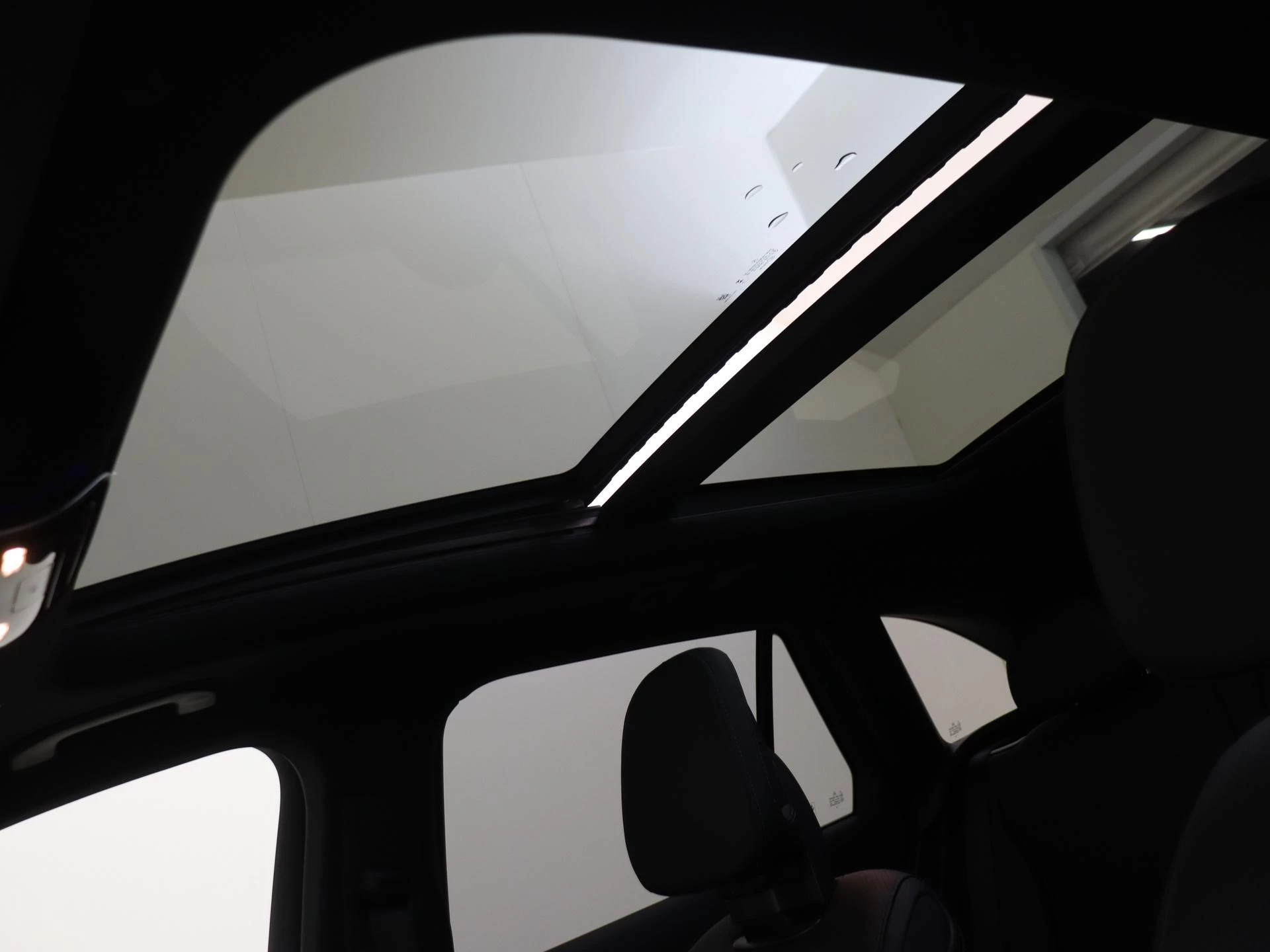 Mercedes-Benz-GLC-image-26