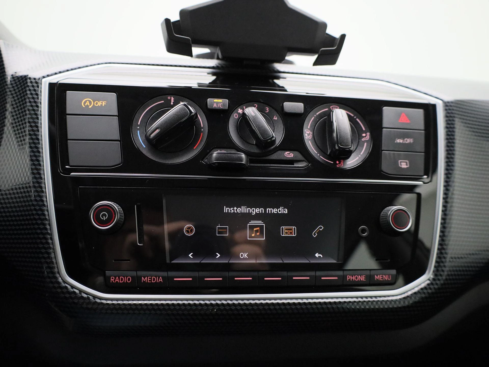 Volkswagen-up!-image-18