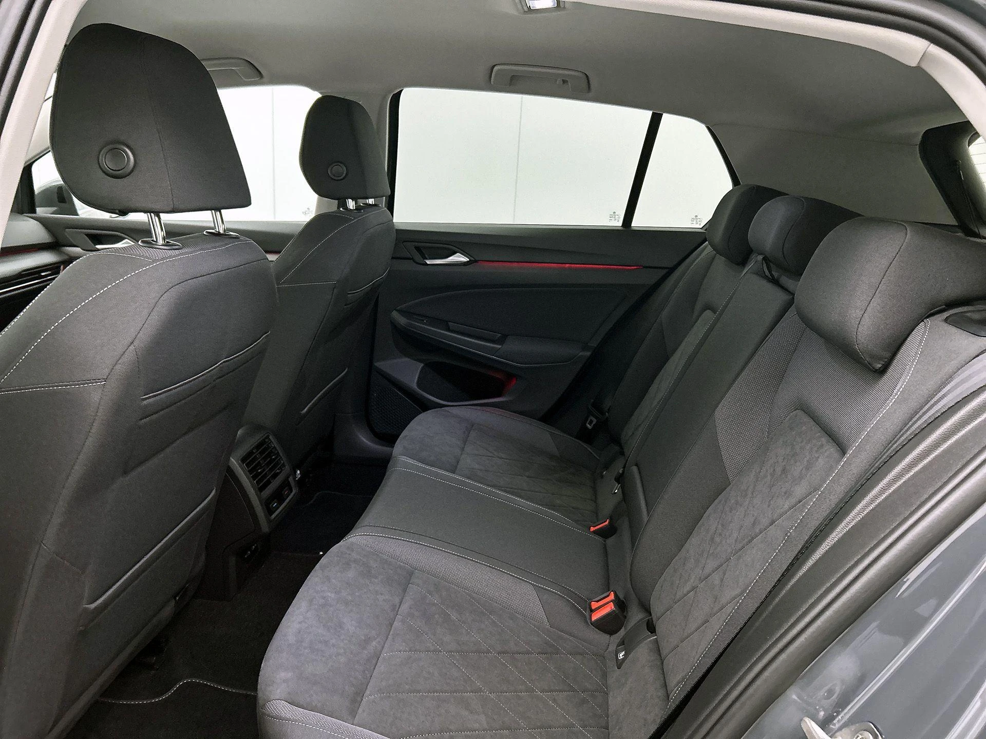 Volkswagen-Golf-image-25