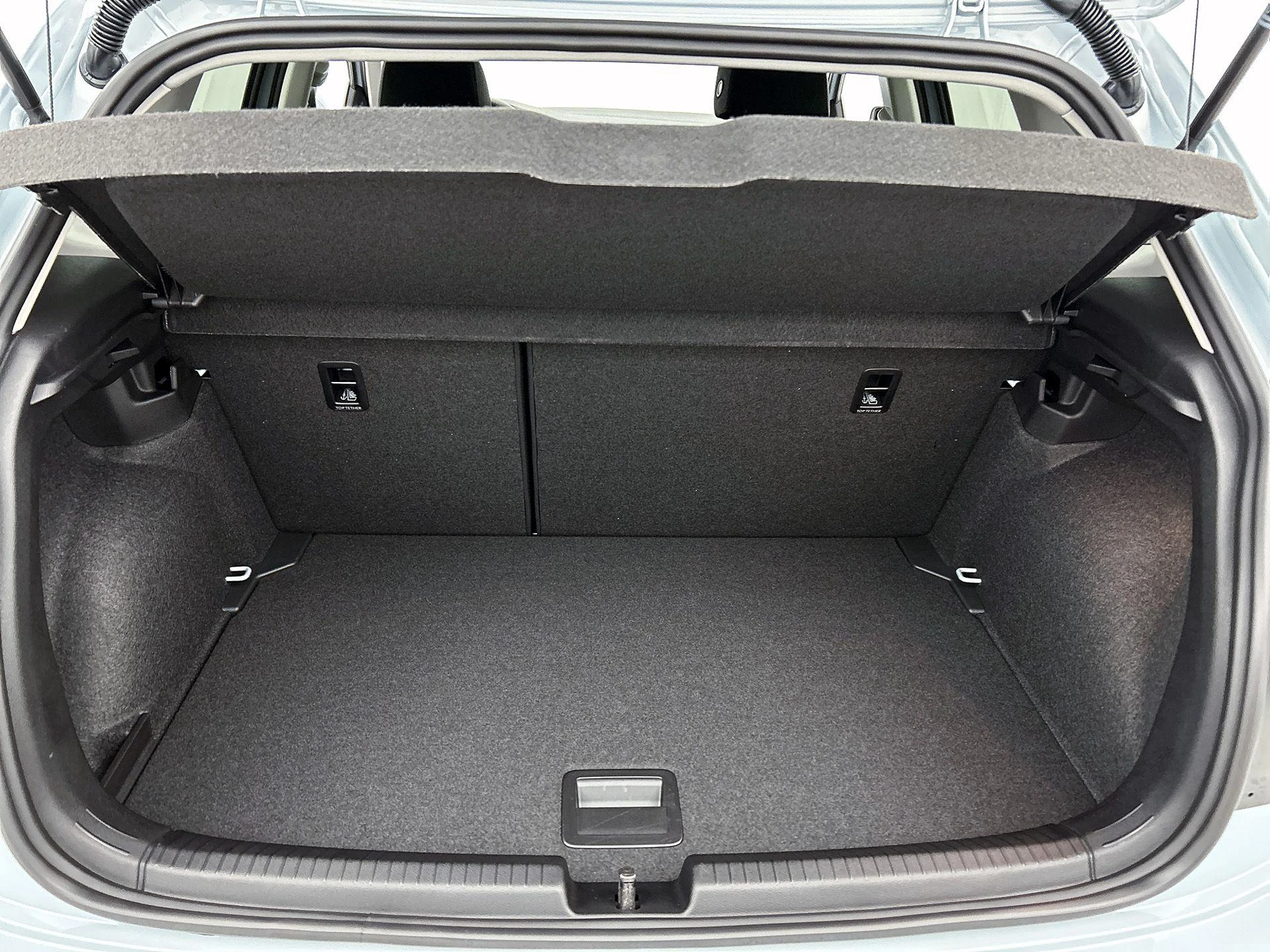 Volkswagen-Polo-image-27