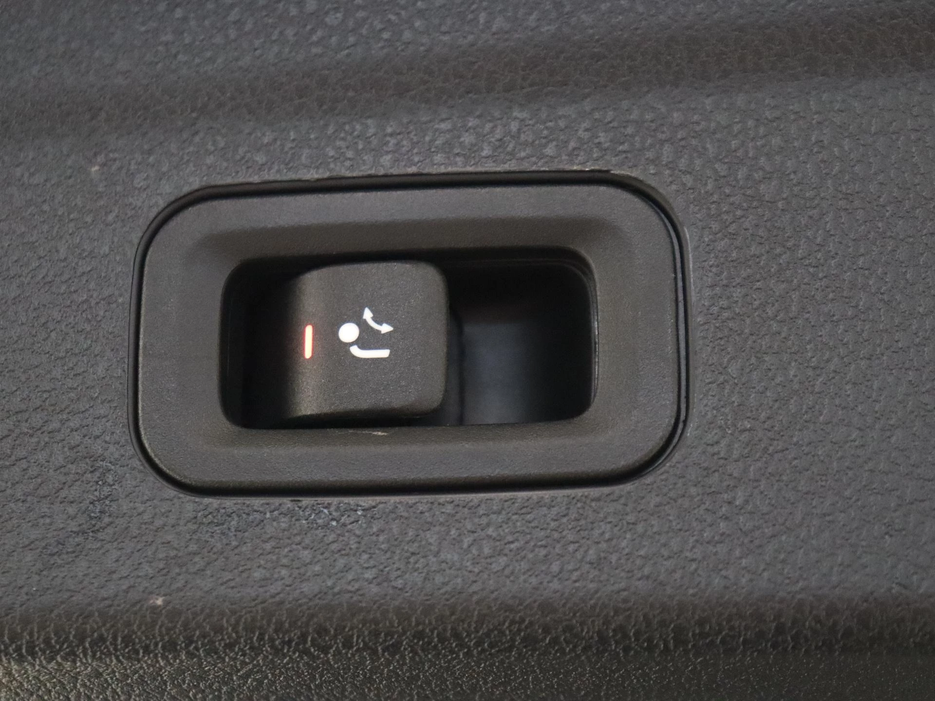 Mercedes-Benz-GLE-image-33