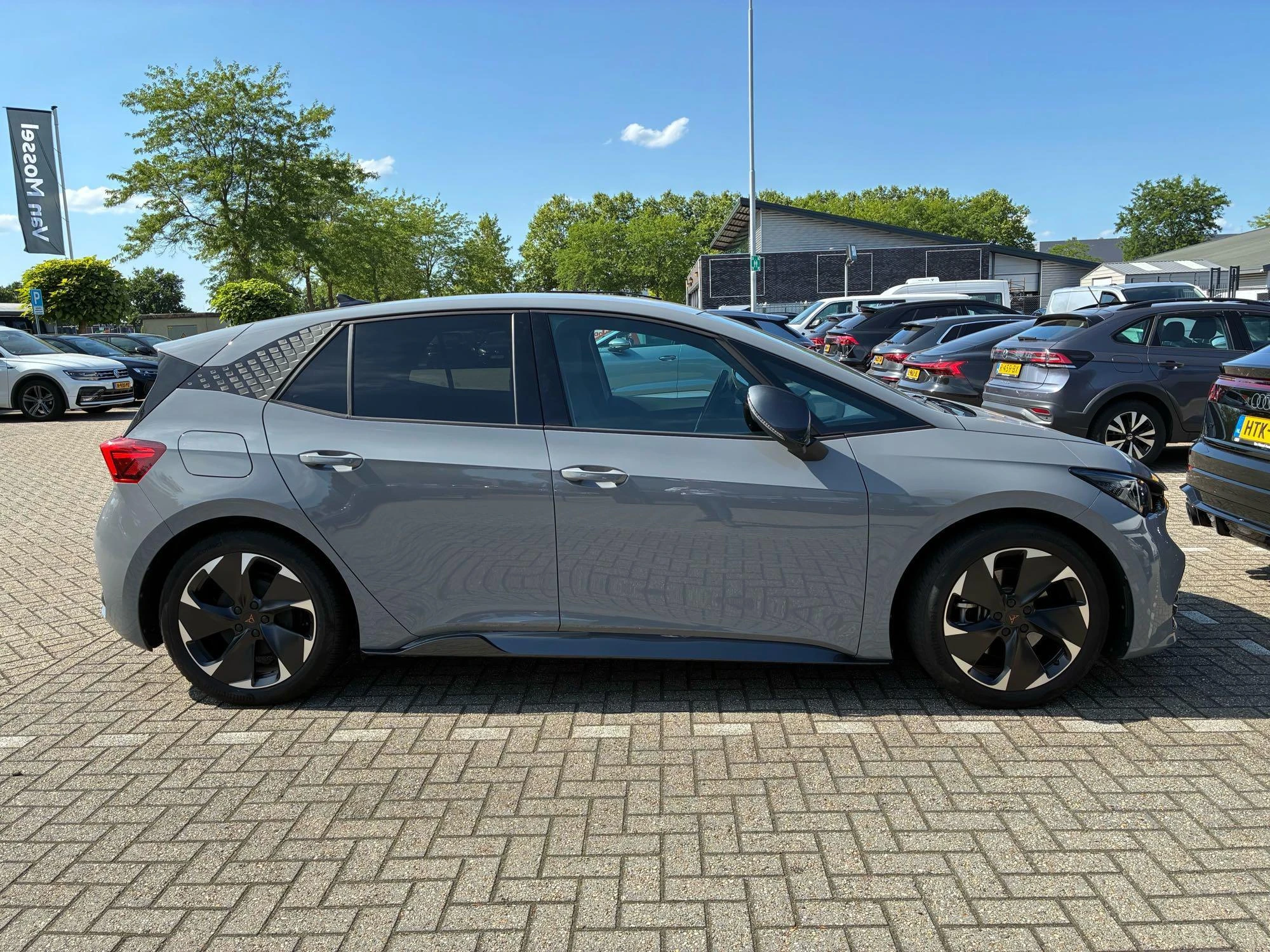 CUPRA Born Essential 62 kWh 204 PK
