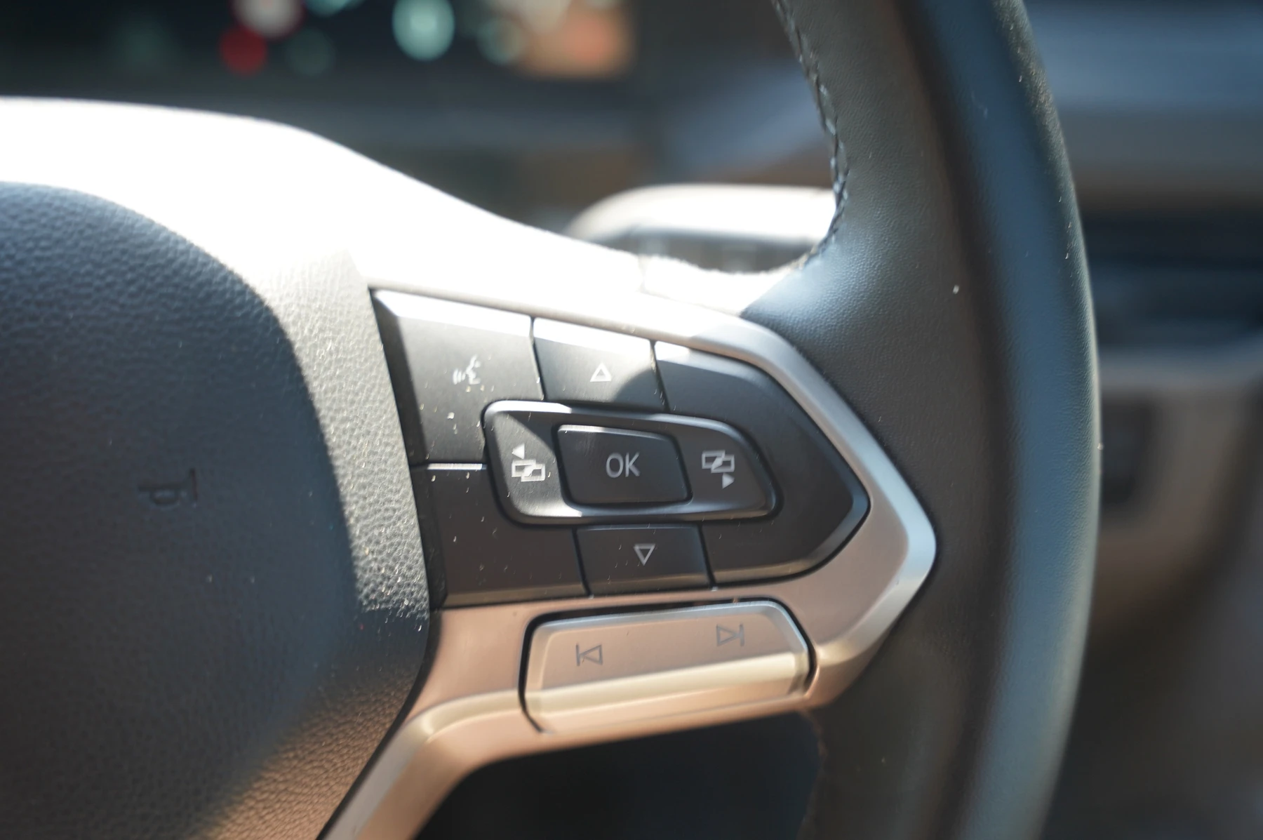 Volkswagen-Transporter-image-16