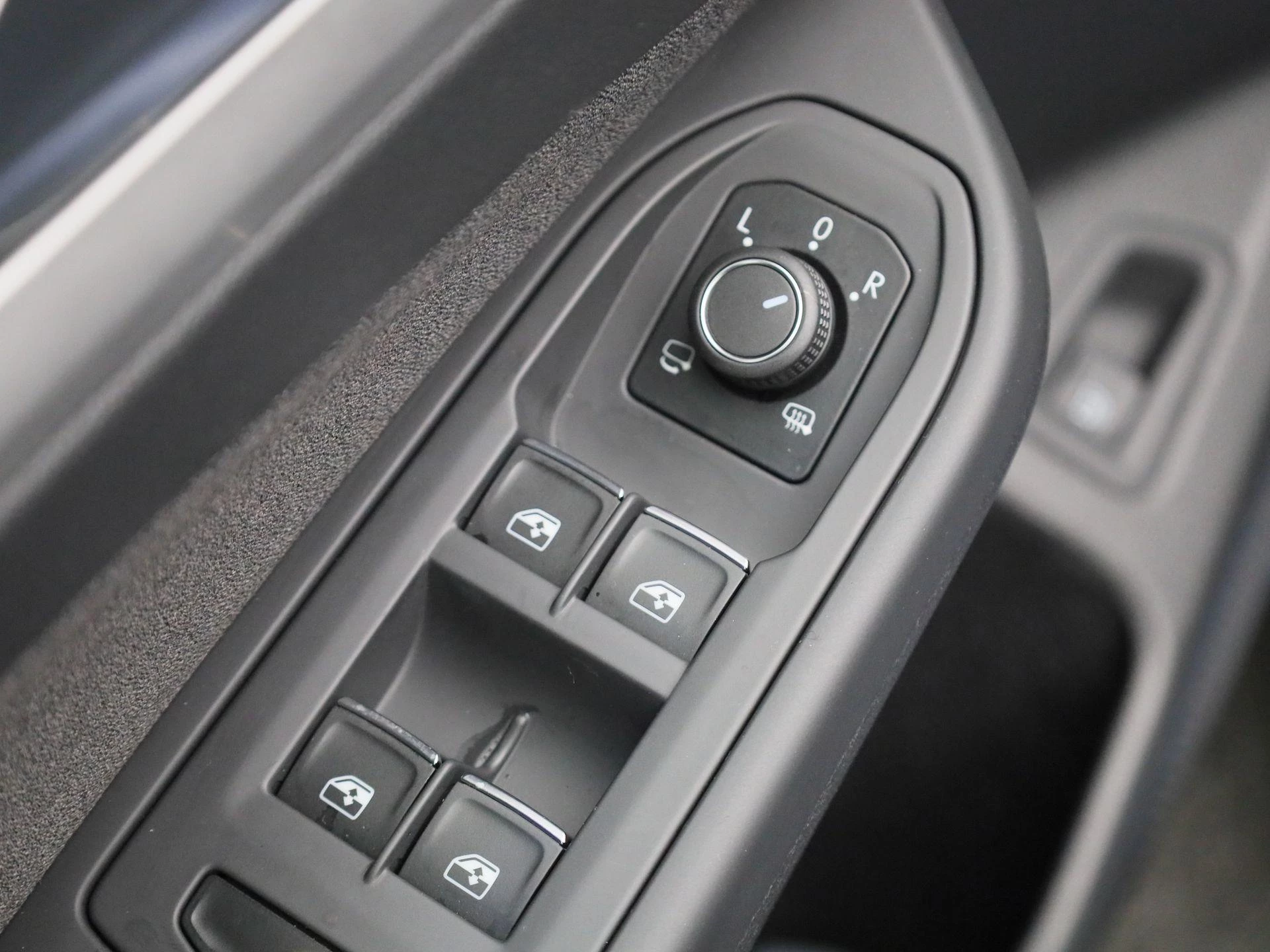 Volkswagen-Golf-image-28