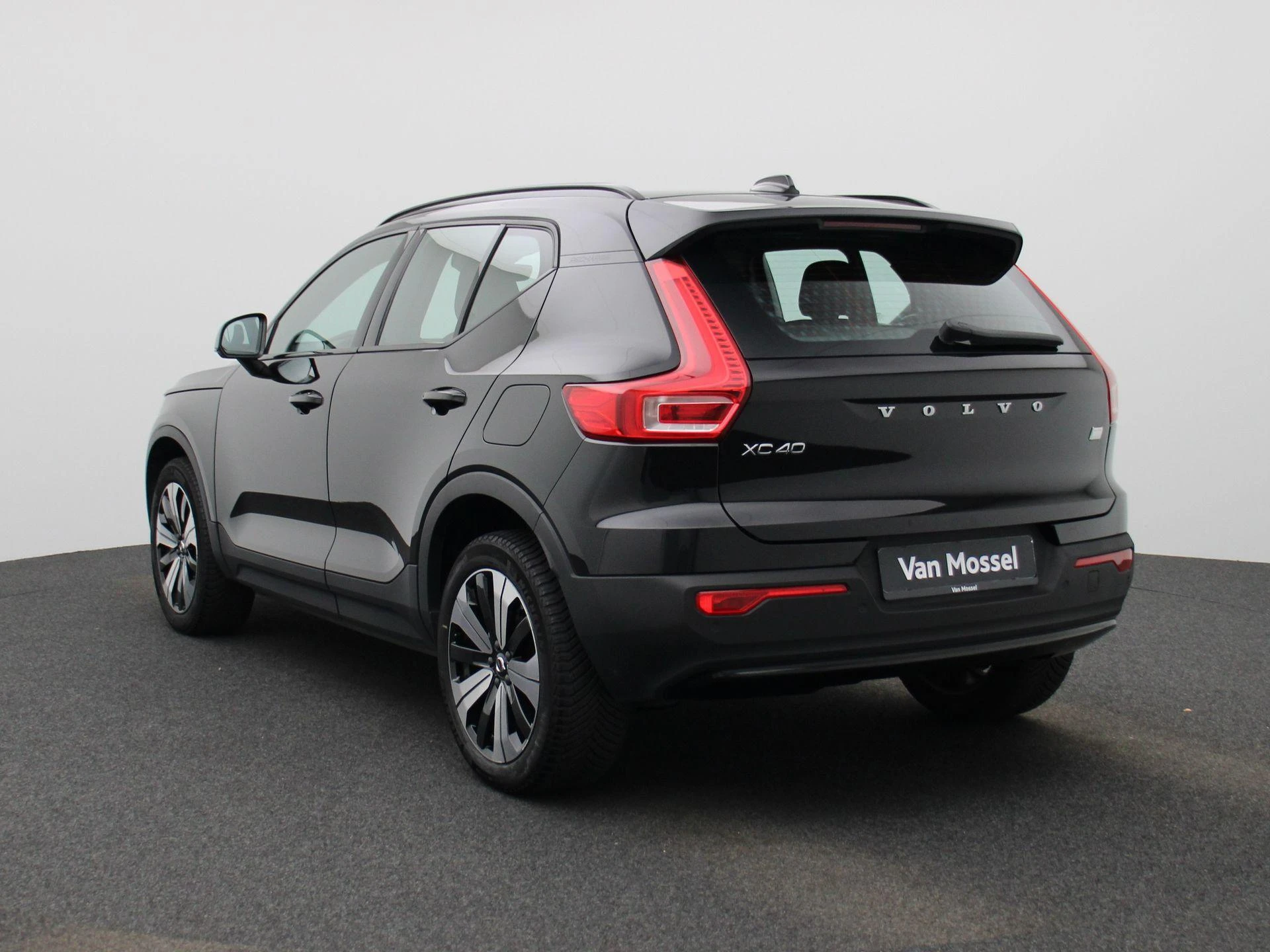 Volvo-XC40-image-1