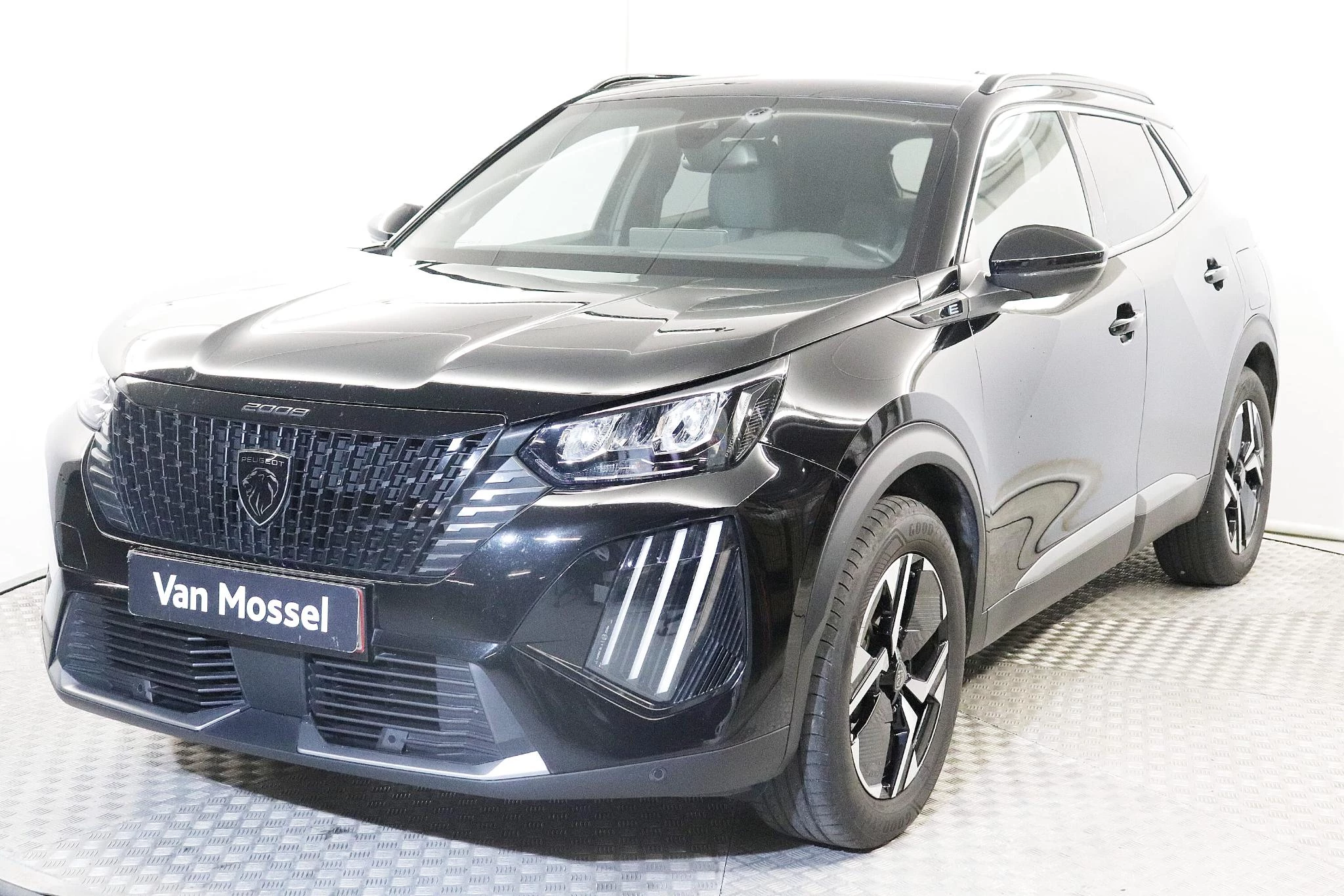 Peugeot-e-2008-image-0