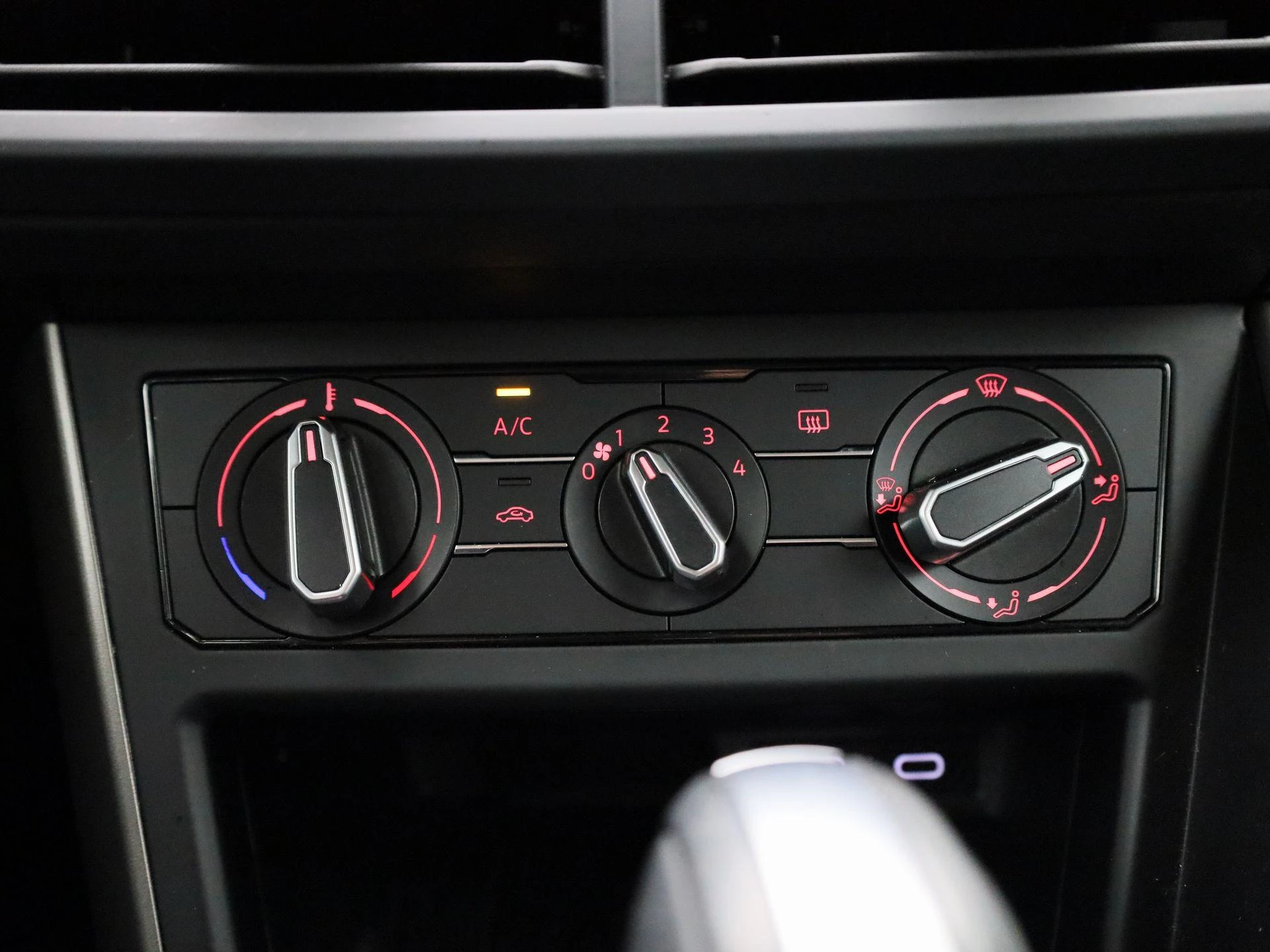 Volkswagen-Polo-image-16