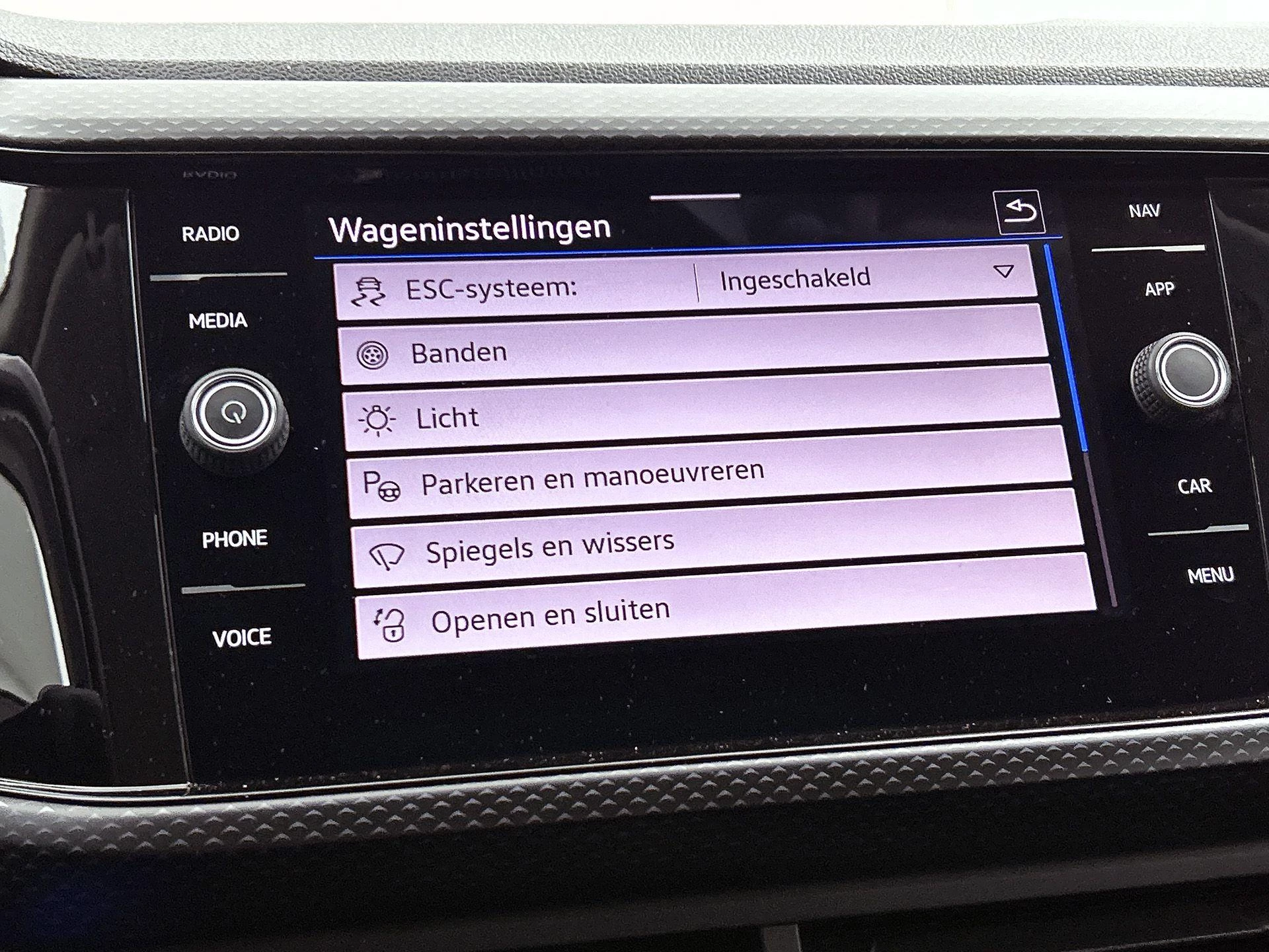 Volkswagen-T-Cross-image-10